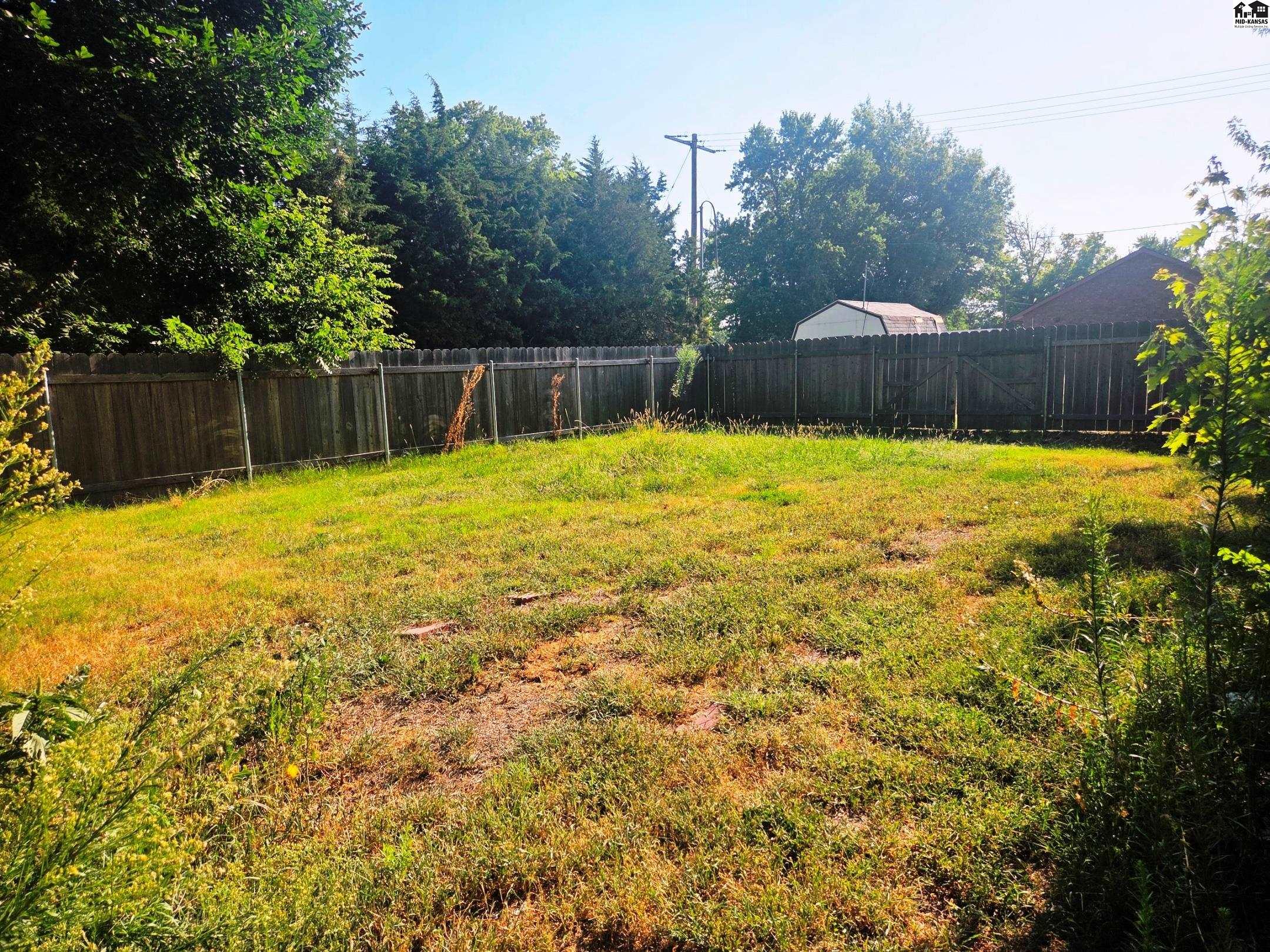 114 W Durst St, Moundridge, KS 67107