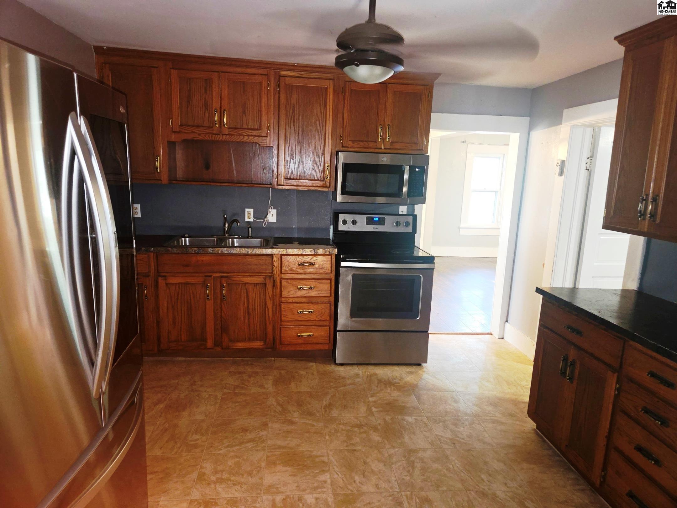 114 W Durst St, Moundridge, KS 67107