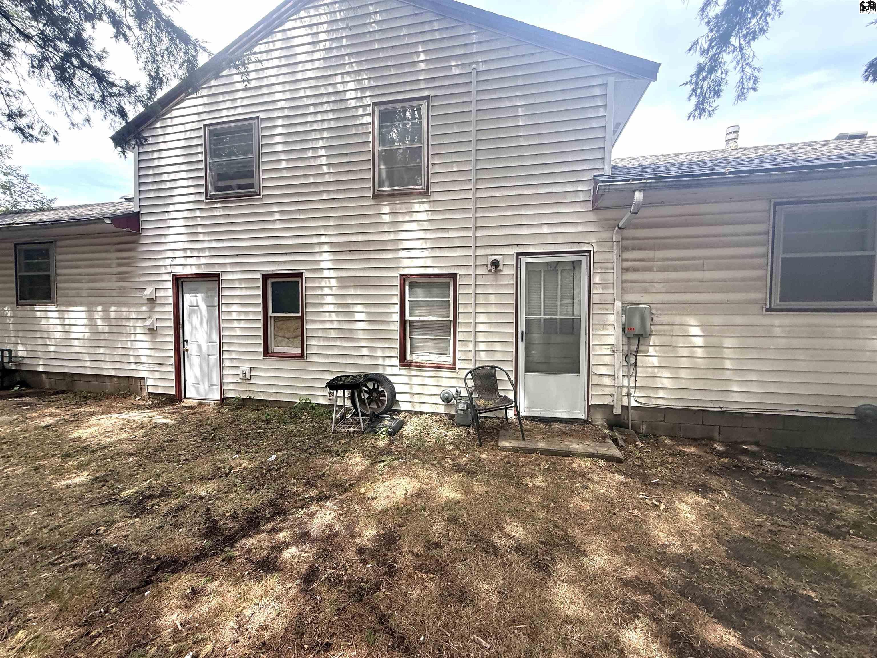 200 W Morgan St Apt A C, Inman, KS 67546