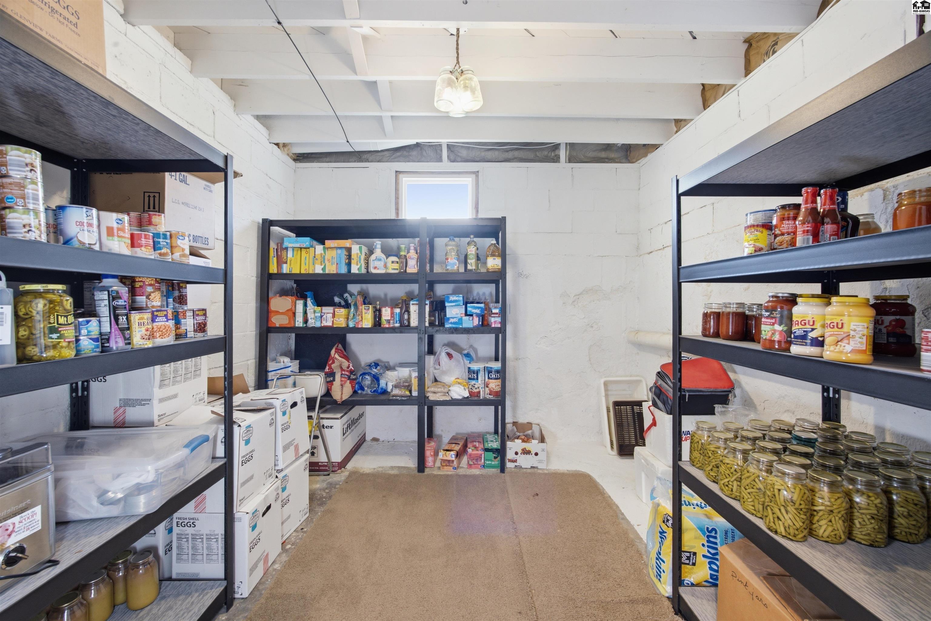 209 S Maple St, Pretty Prairie, KS 67570