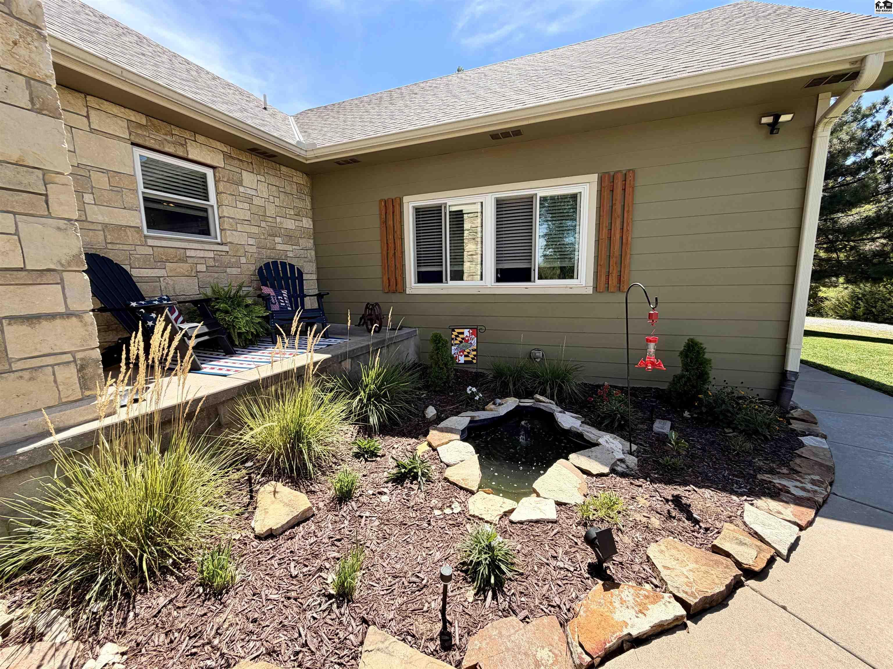 921 W Crazy Horse Rd, Hutchinson, KS 67502