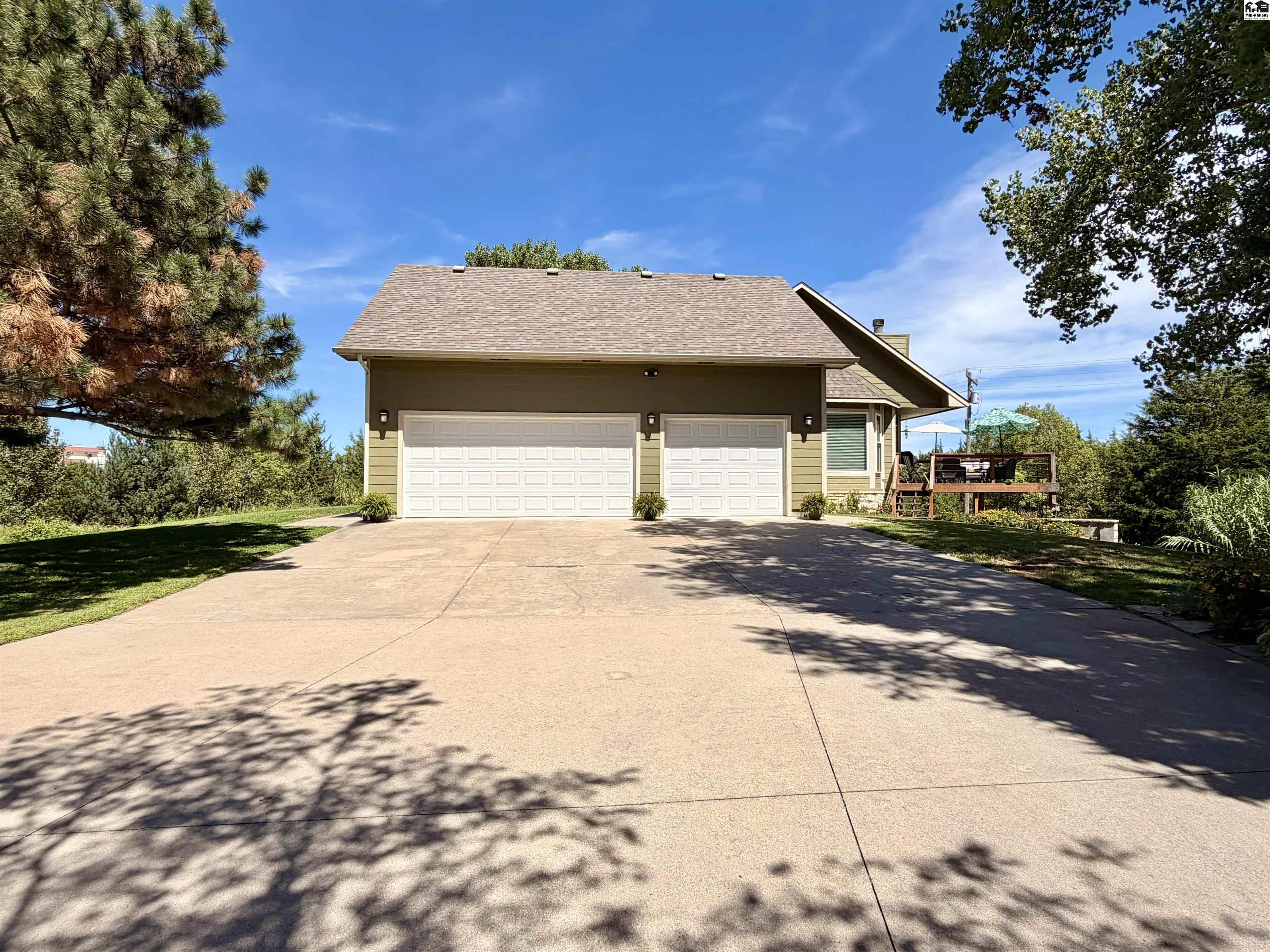921 W Crazy Horse Rd, Hutchinson, KS 67502