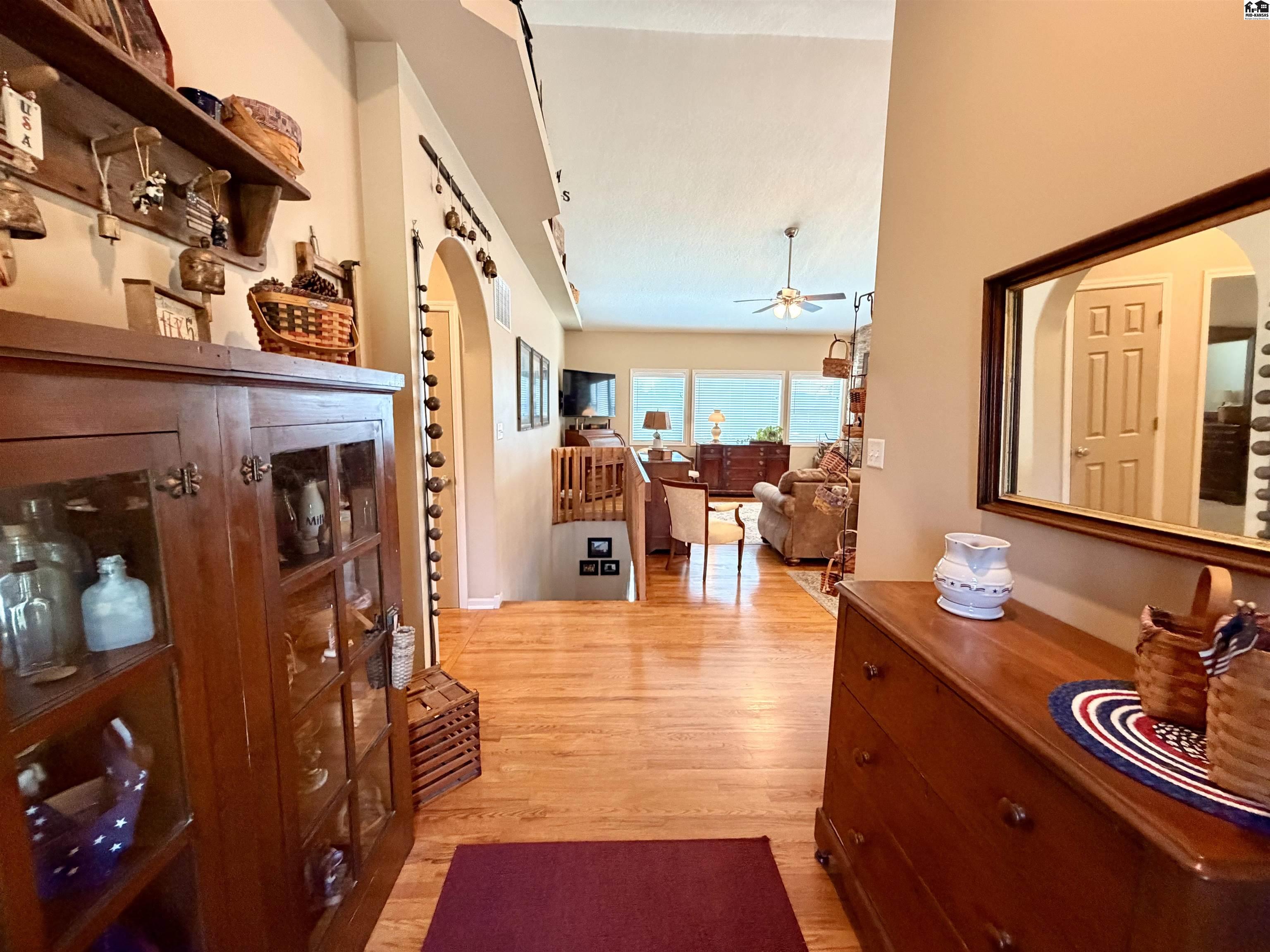 921 W Crazy Horse Rd, Hutchinson, KS 67502