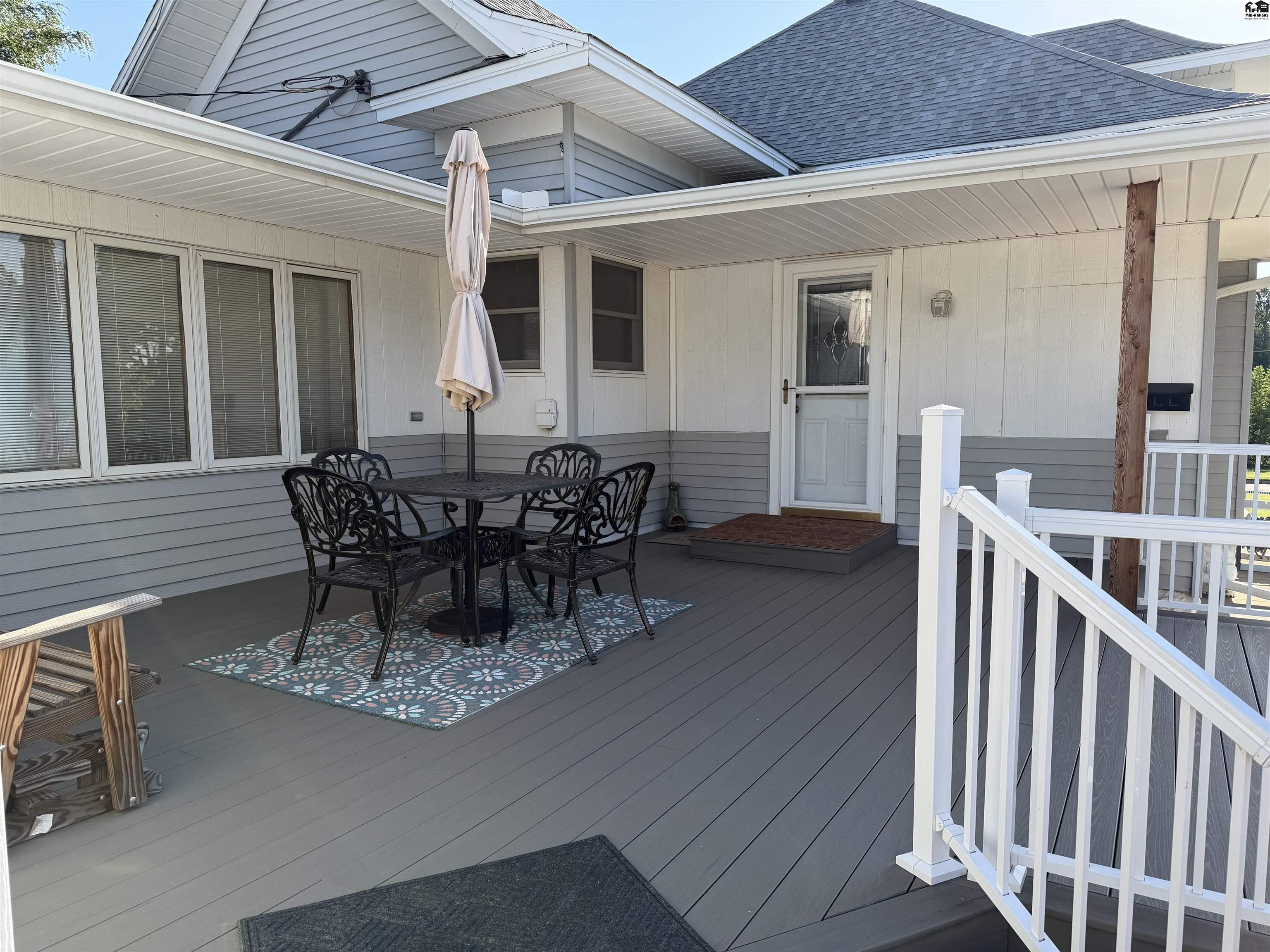 221 S Pine St, Pratt, KS 67124