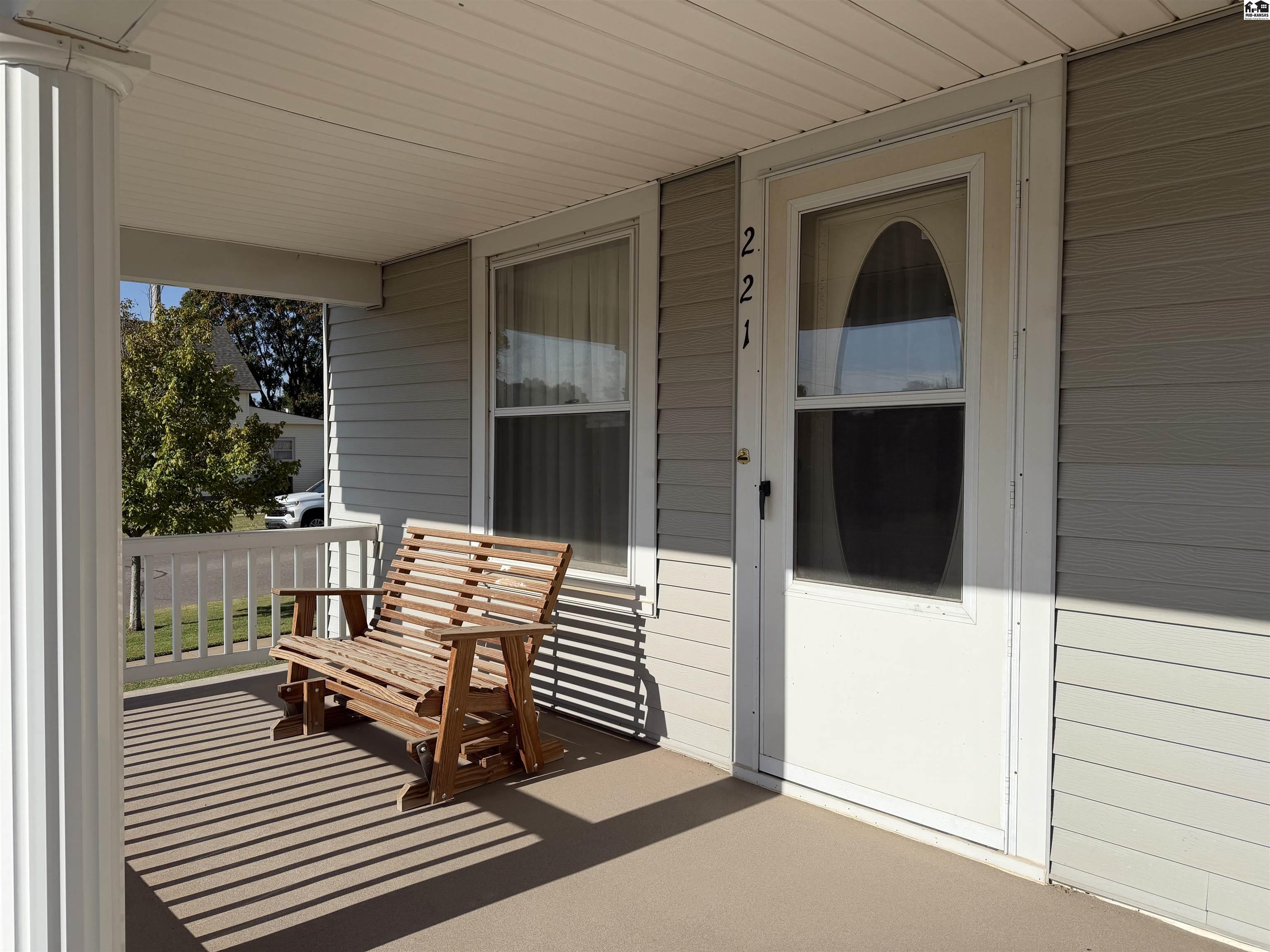 221 S Pine St, Pratt, KS 67124