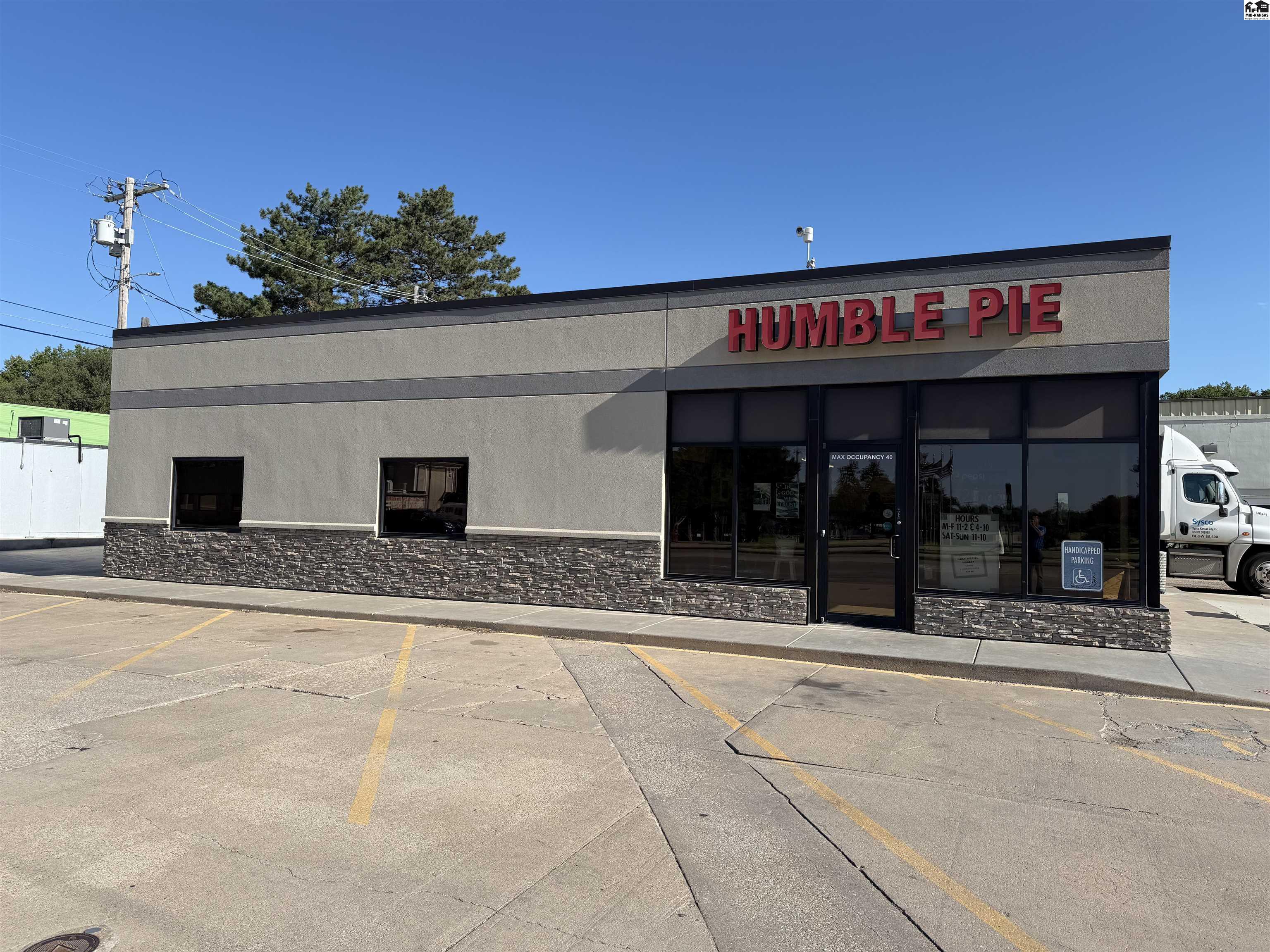 730 E 1st Ave, Pratt, KS 67124