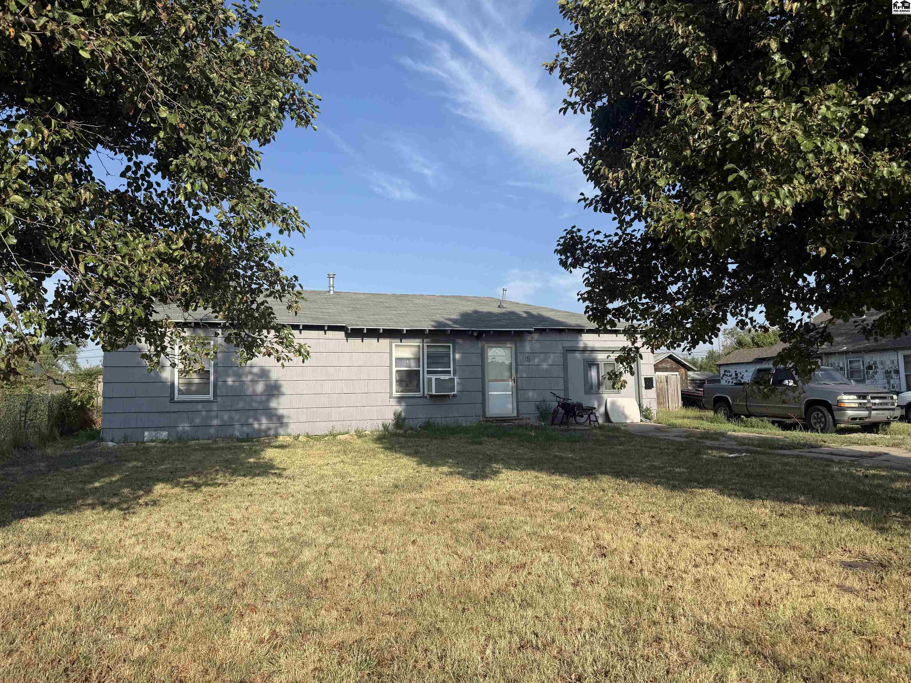 15 N Town St, Hutchinson, KS 67501