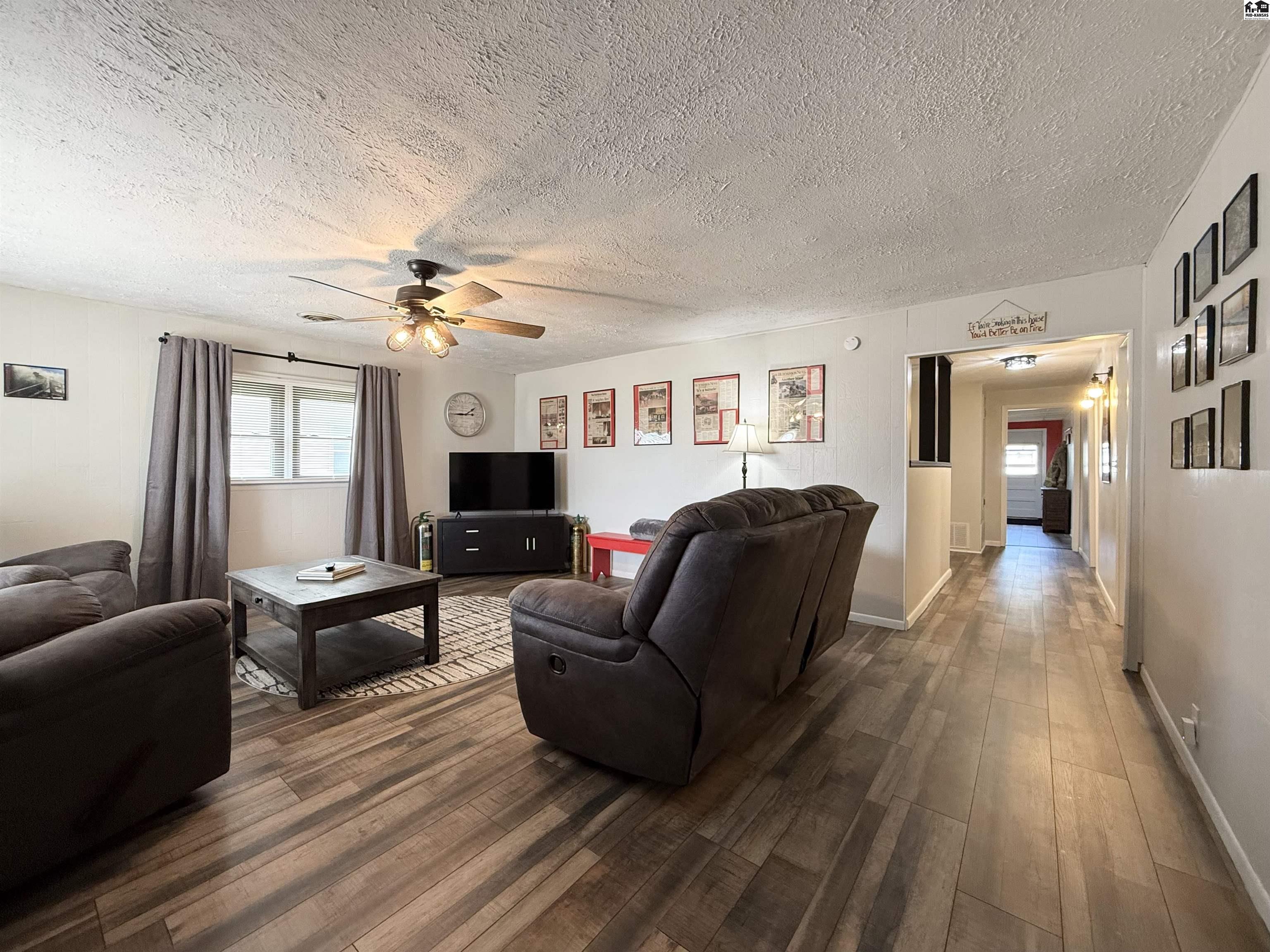 818 E 2nd Ave, Hutchinson, KS 67501