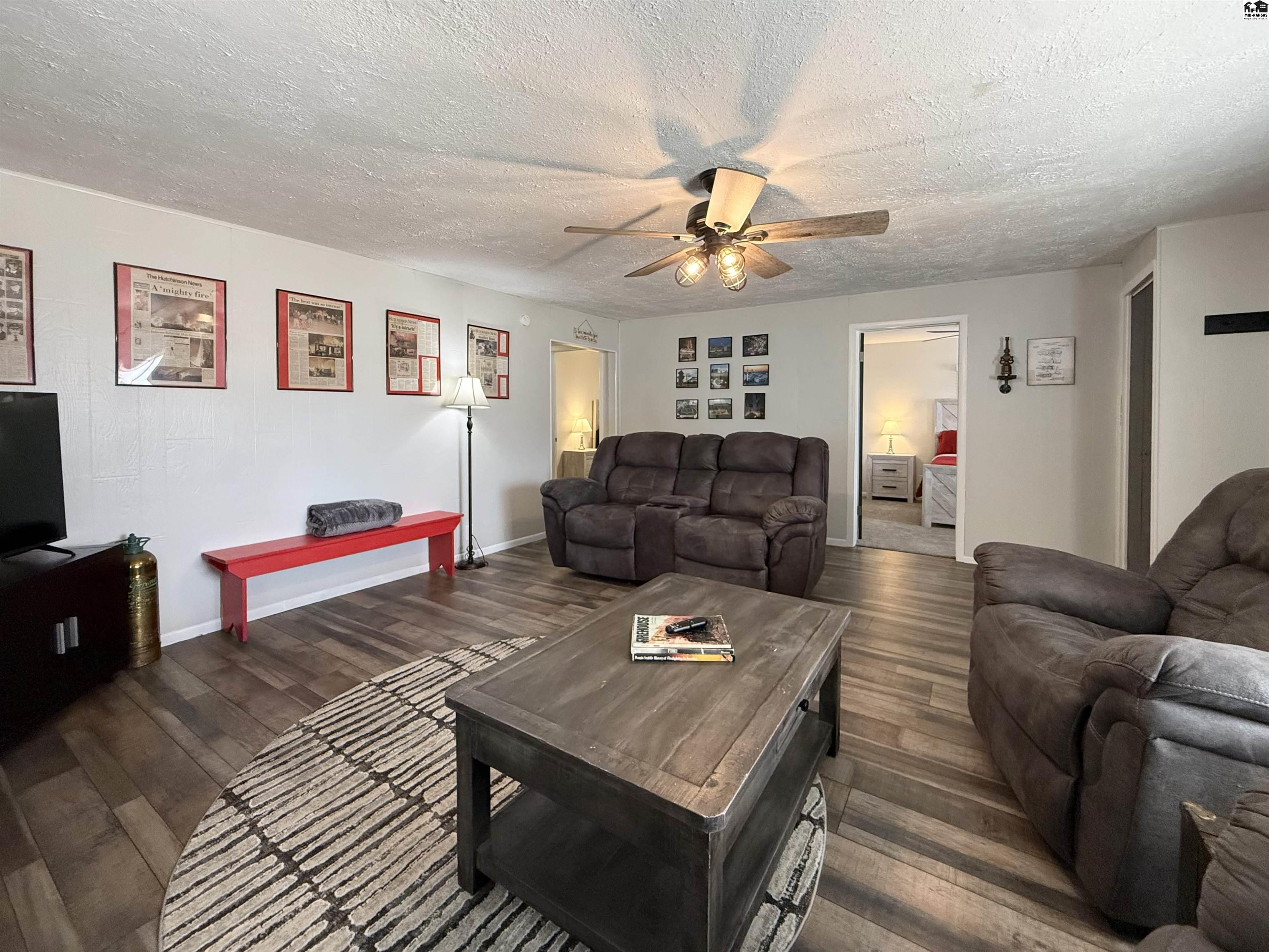 818 E 2nd Ave, Hutchinson, KS 67501