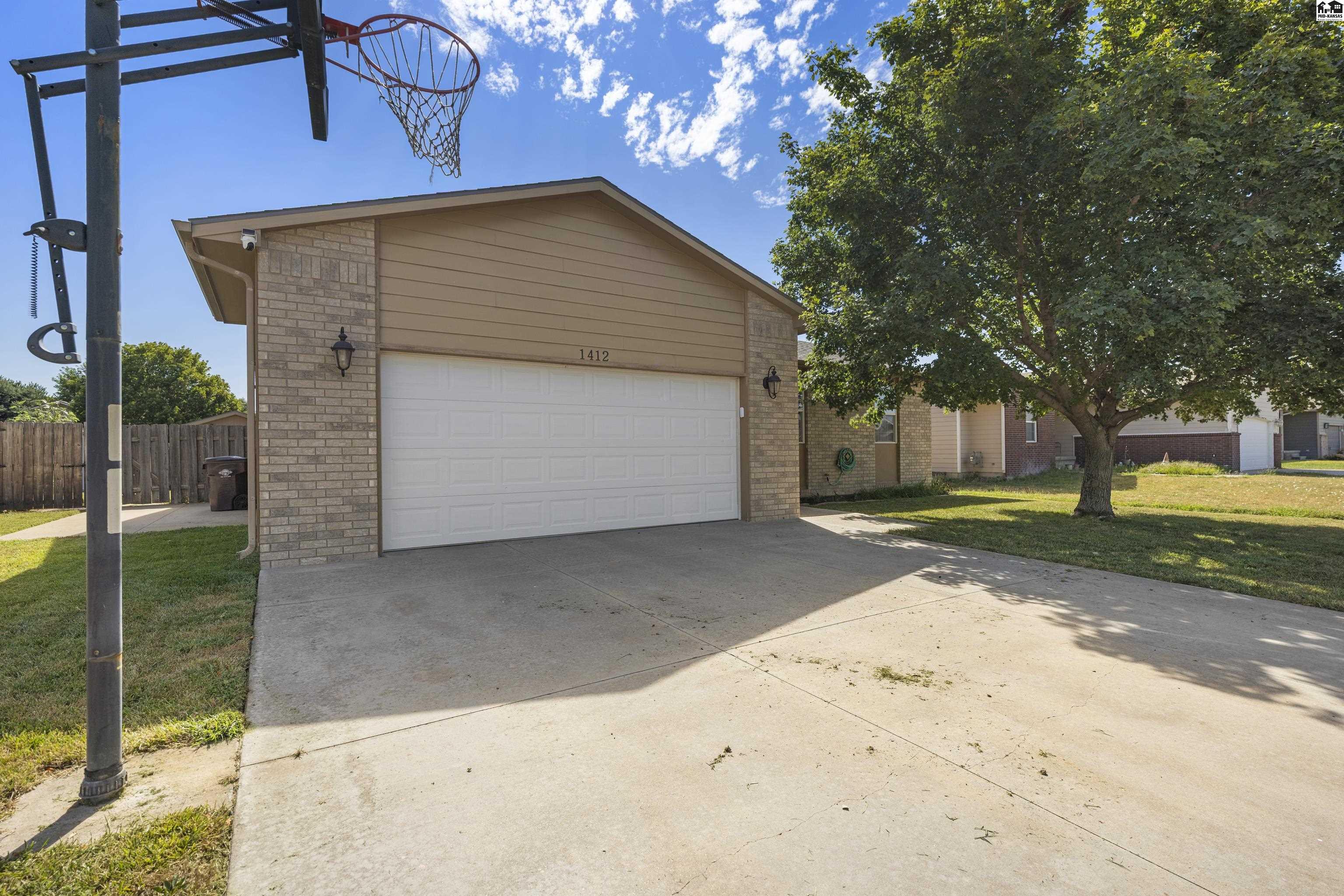 1412 Westwood Dr, Mcpherson, KS 67460