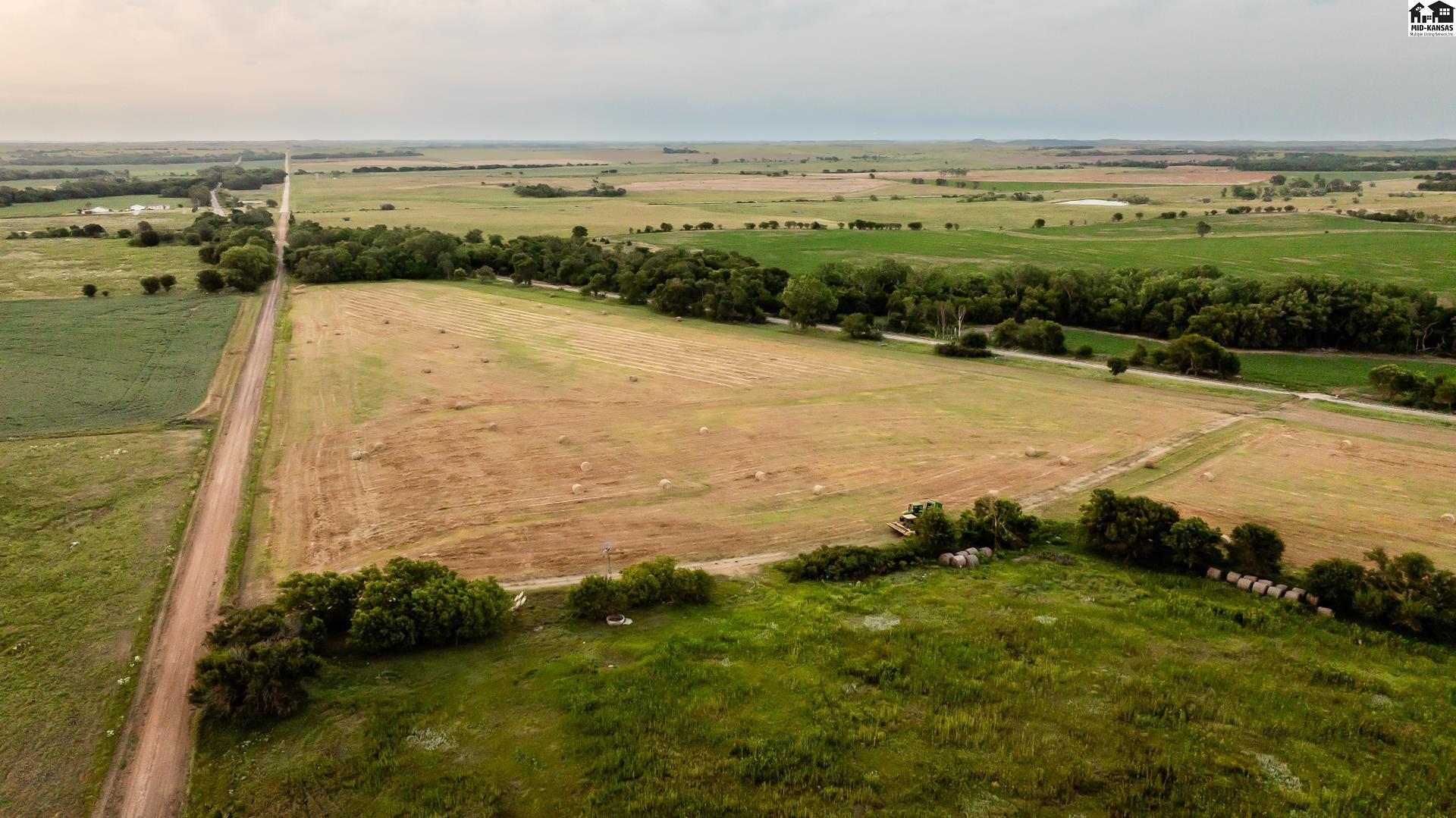 000 E Deer Dr, Tescott, KS 67423