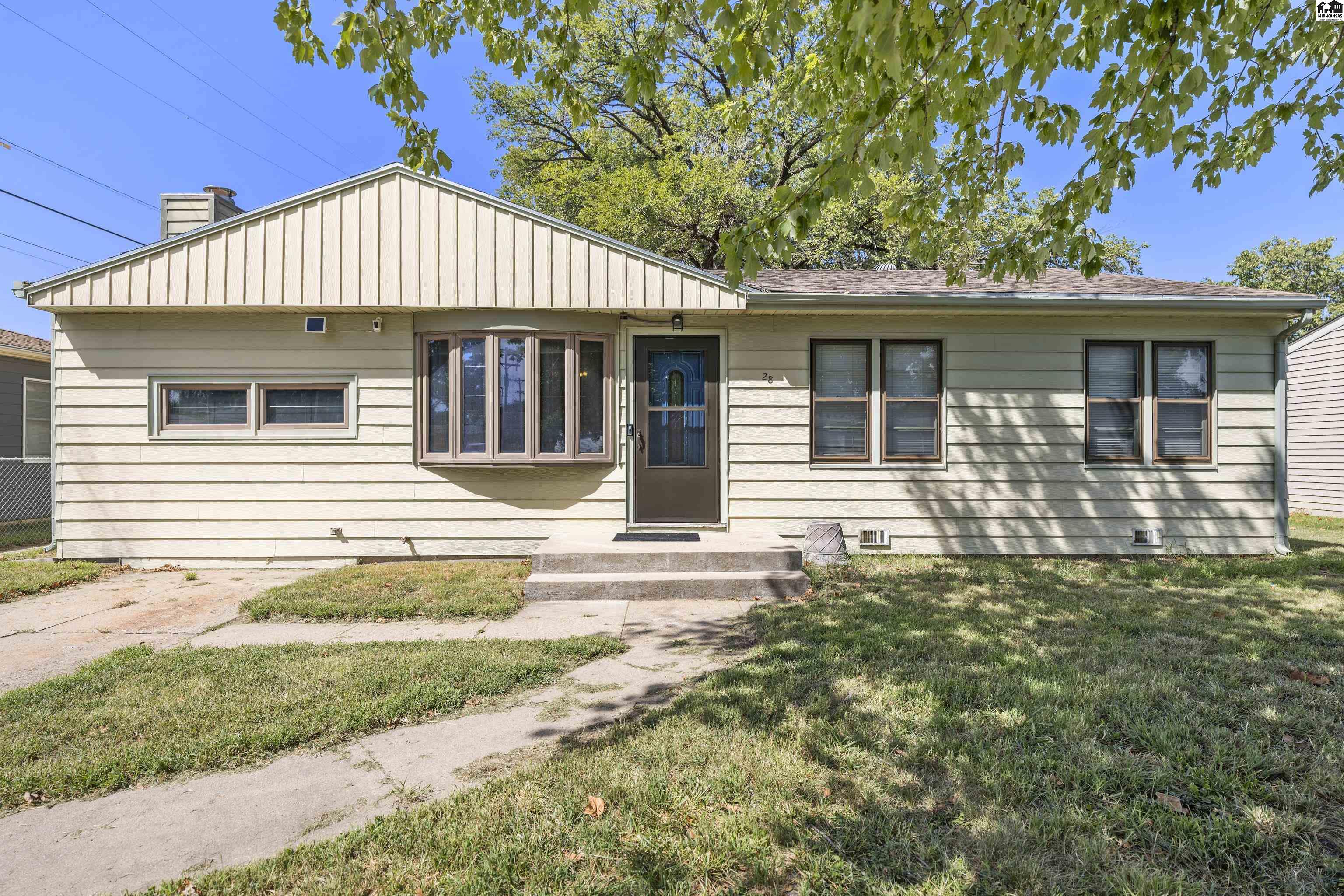 28 Faircrest Dr, Hutchinson, KS 67502