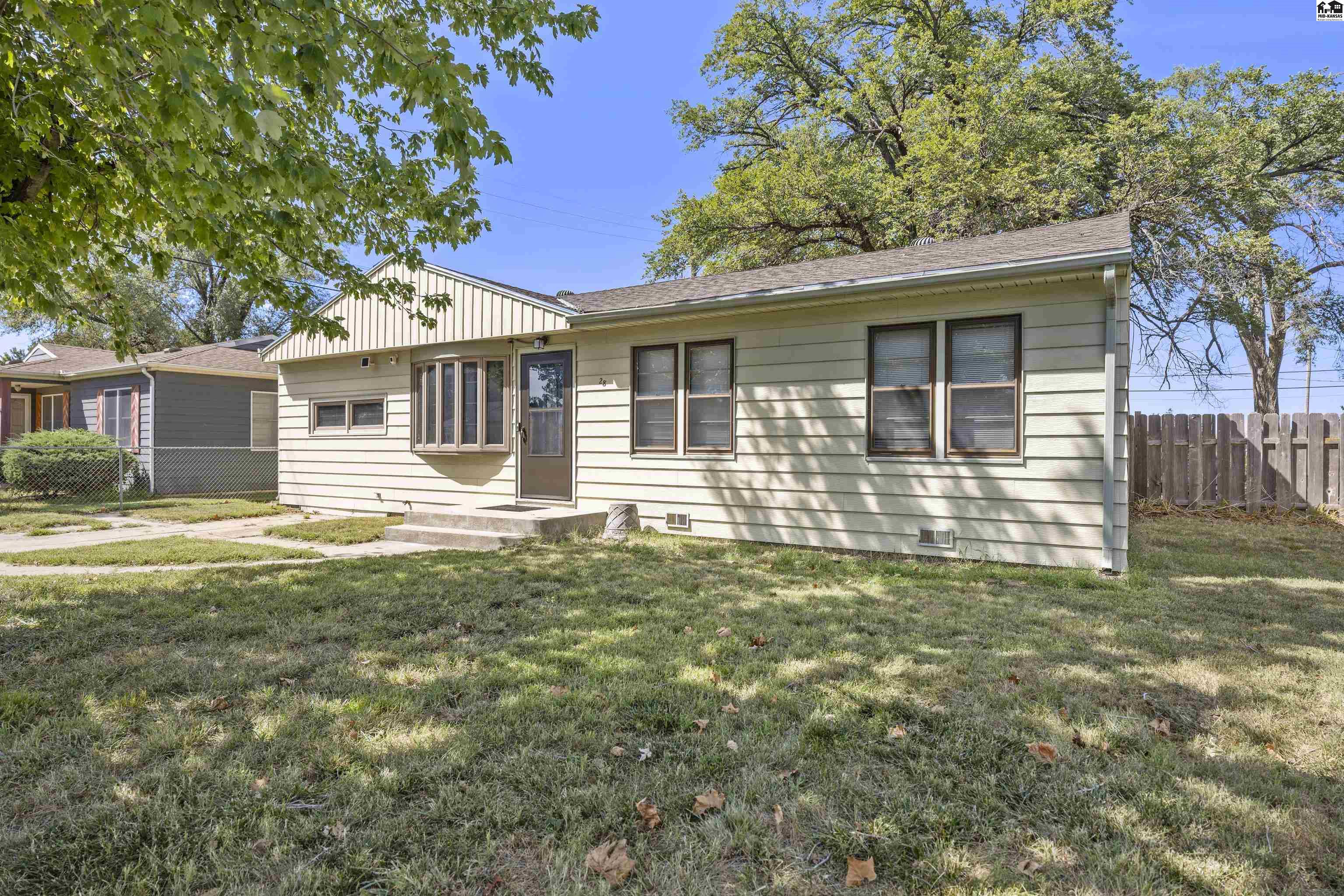 28 Faircrest Dr, Hutchinson, KS 67502