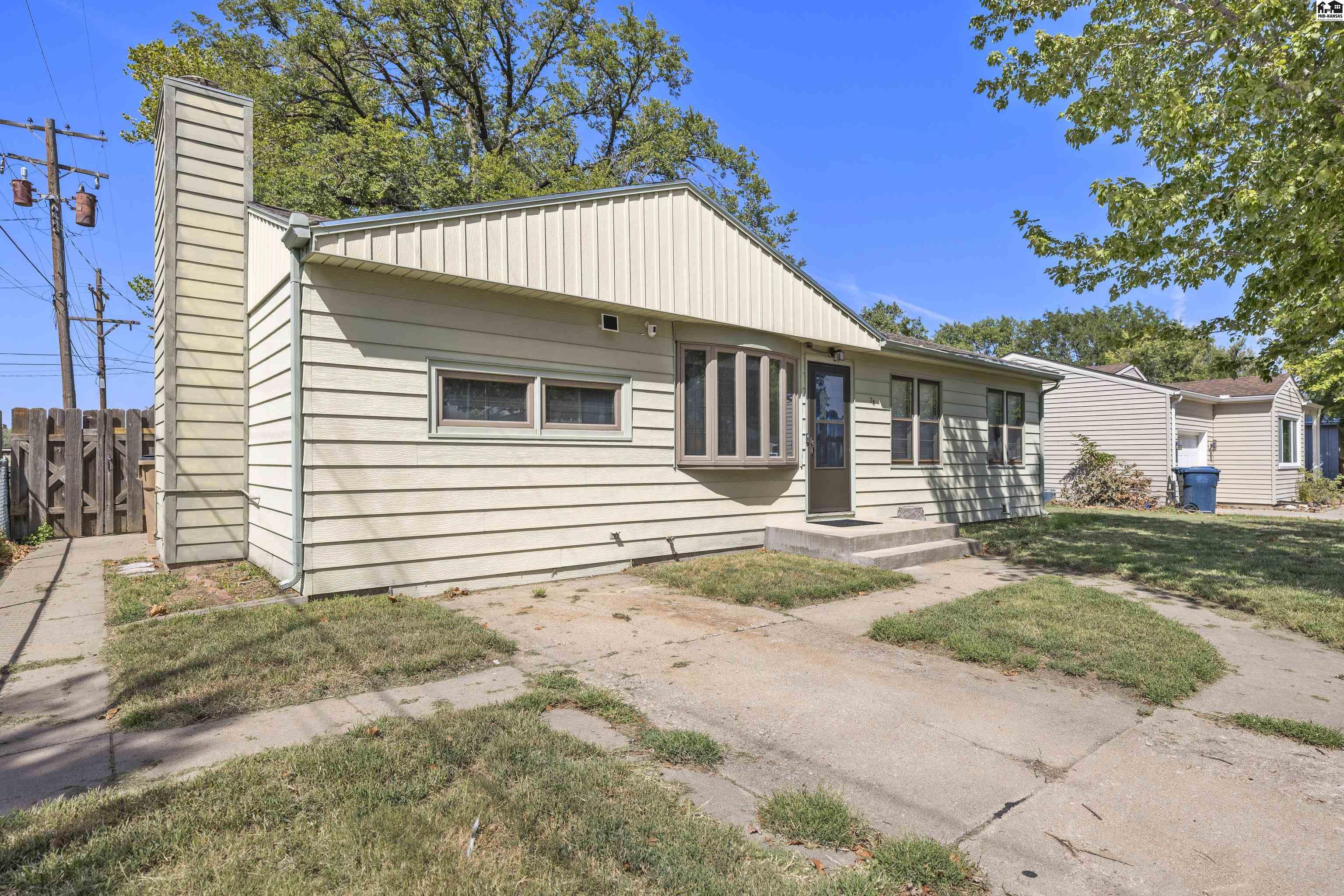 28 Faircrest Dr, Hutchinson, KS 67502