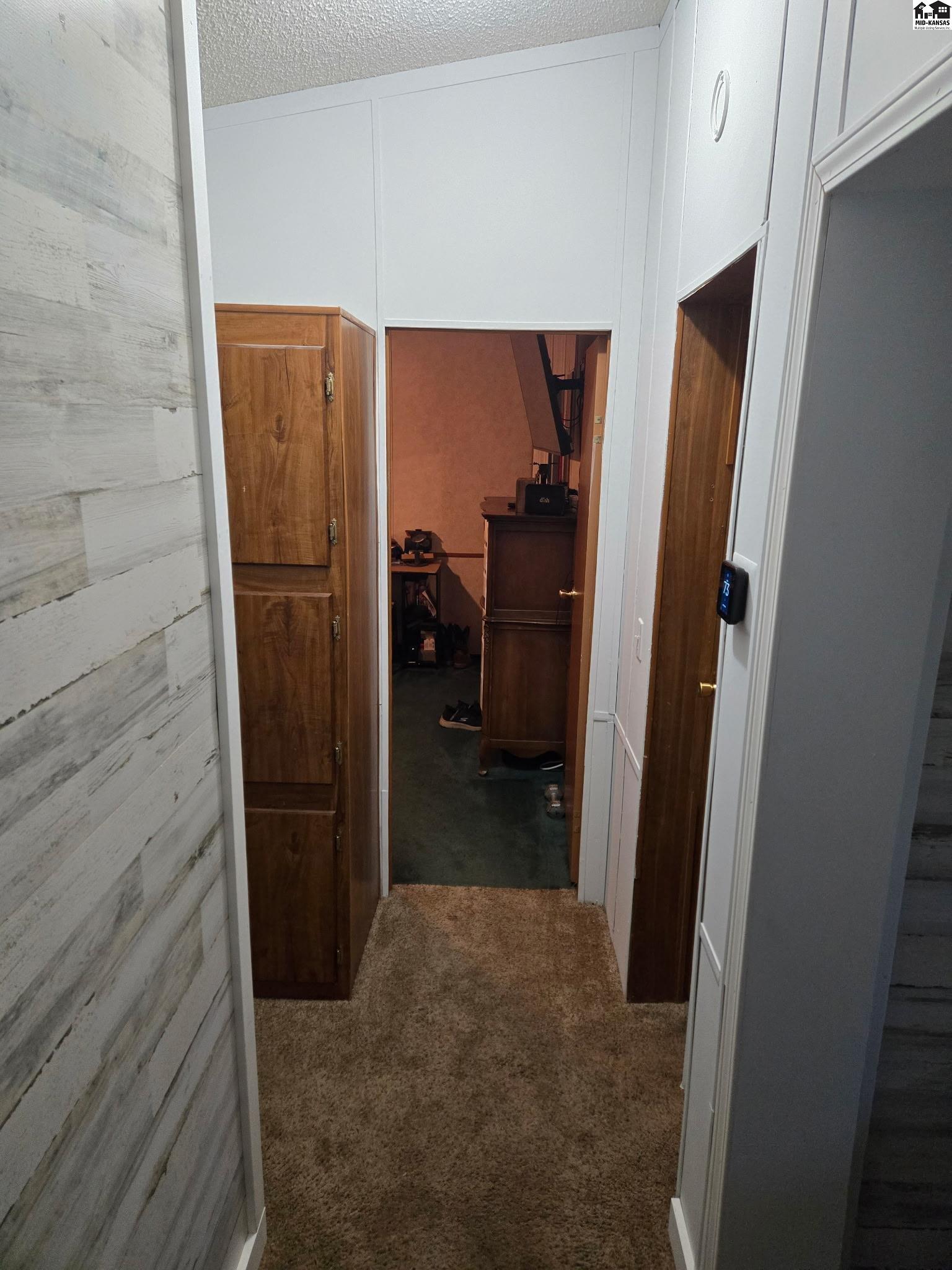 109 E 36th Ave, Hutchinson, KS 67502