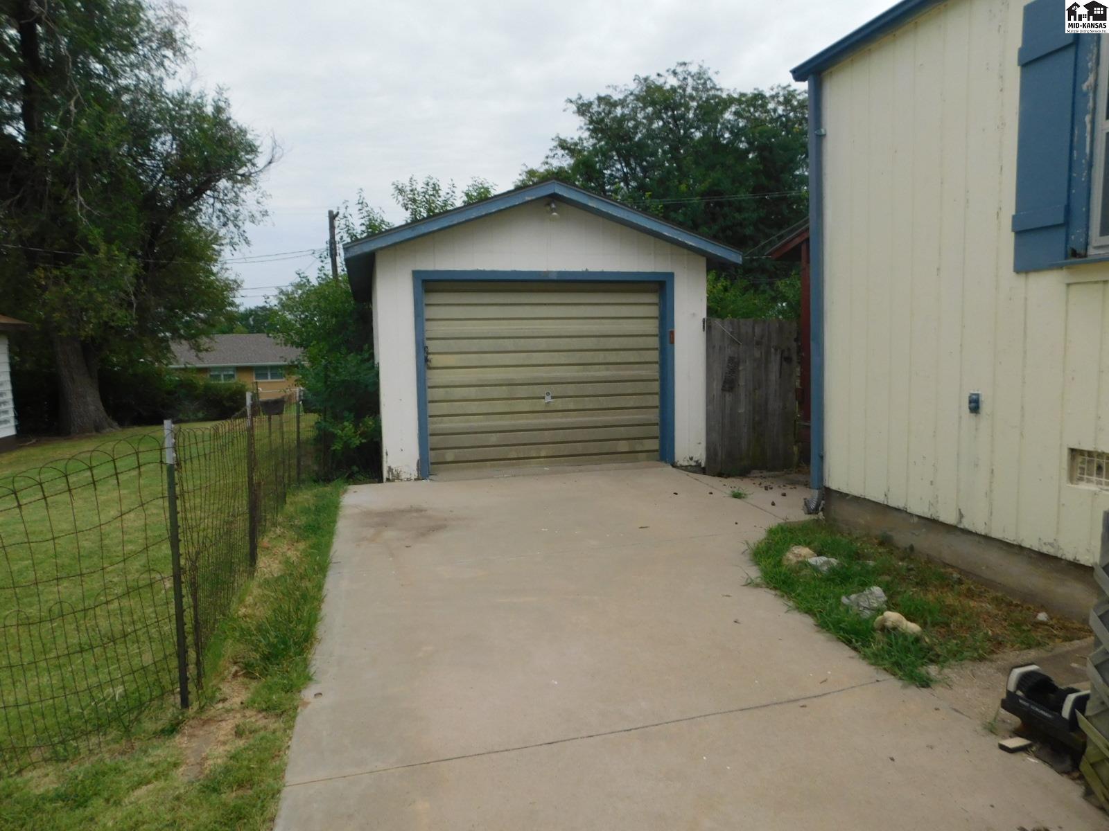 324 N Howard St, Pratt, KS 67124