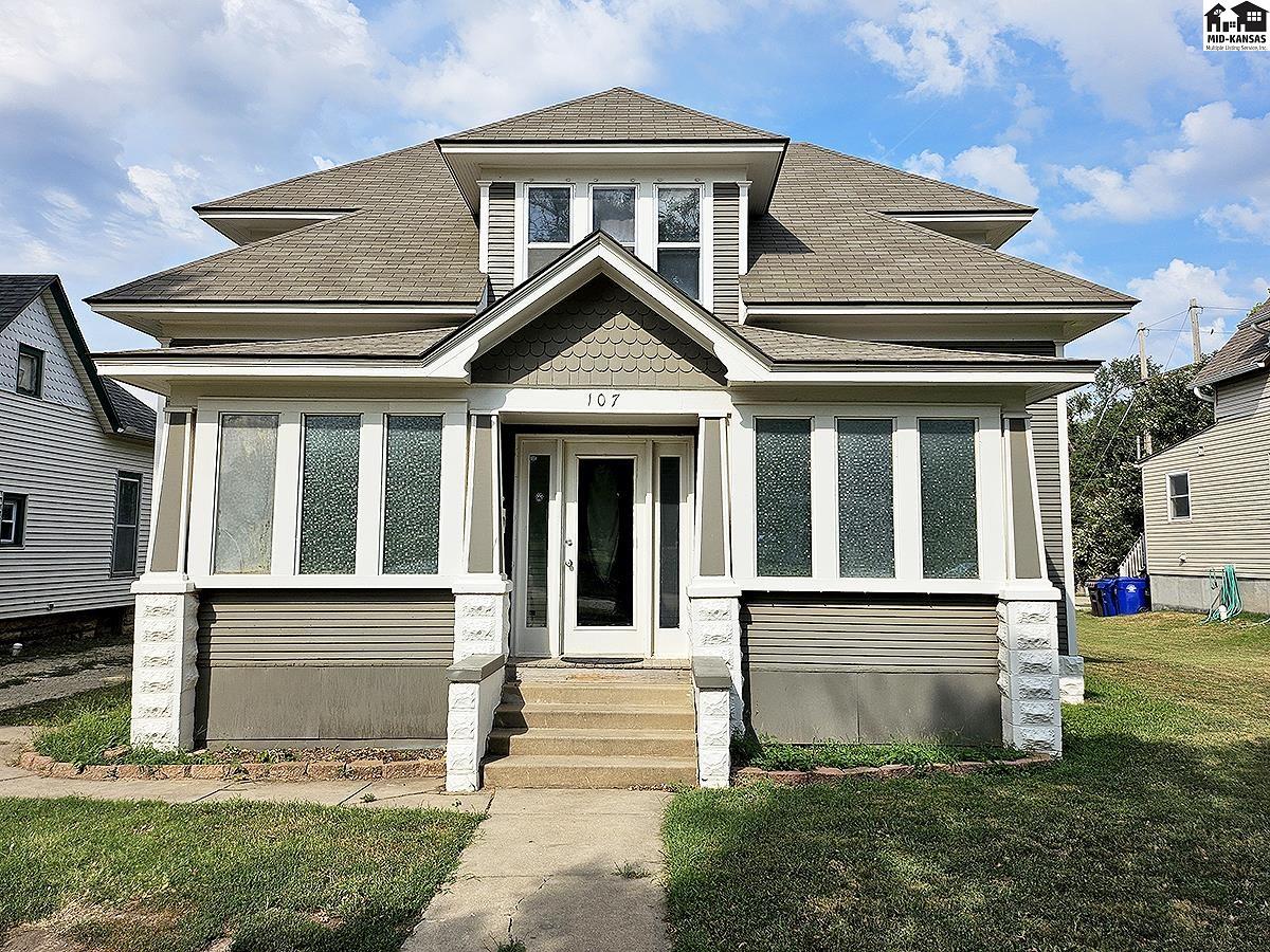 107 N Chestnut St, Mcpherson, KS 67460