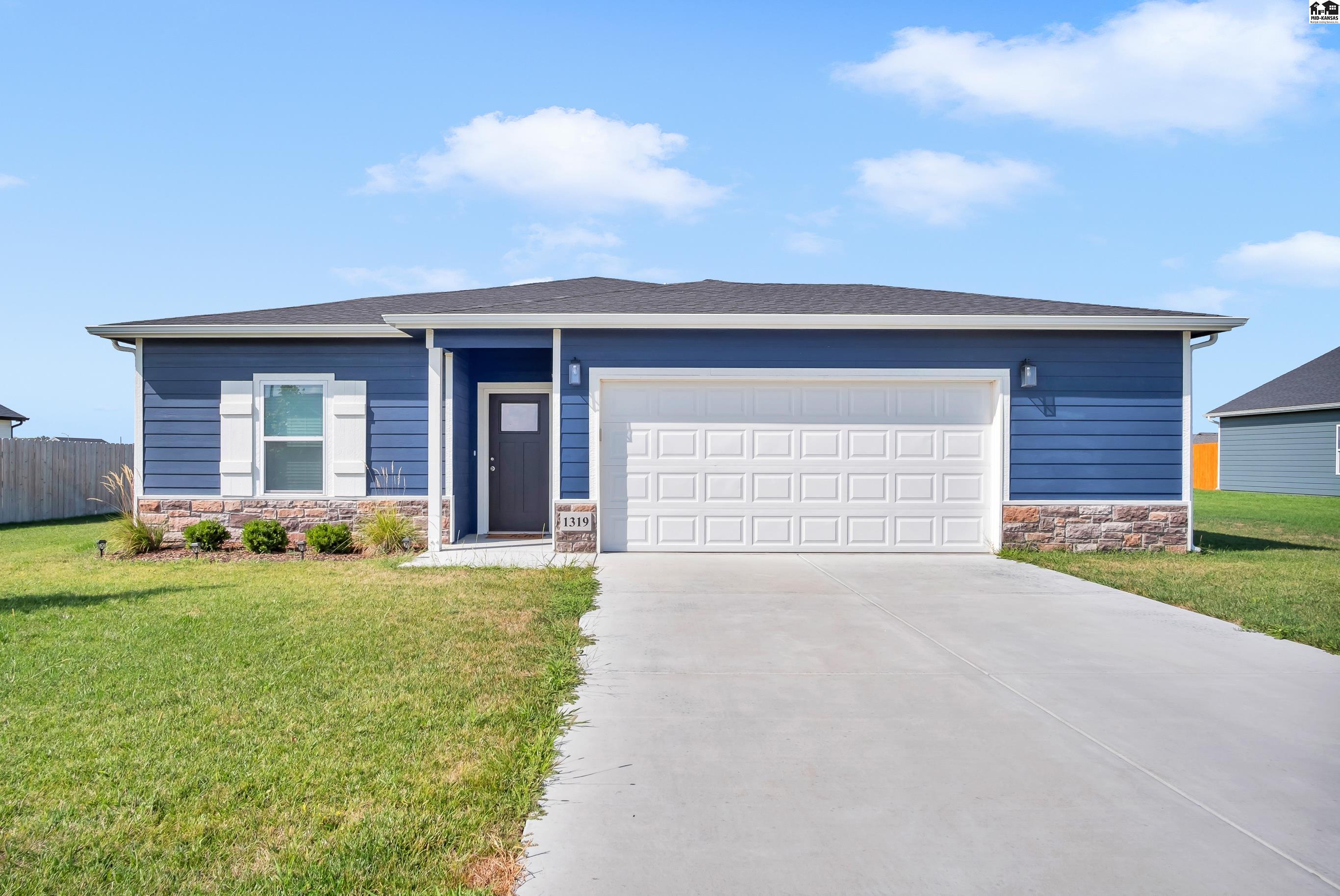 1319 Robin Dr, Mcpherson, KS 67460