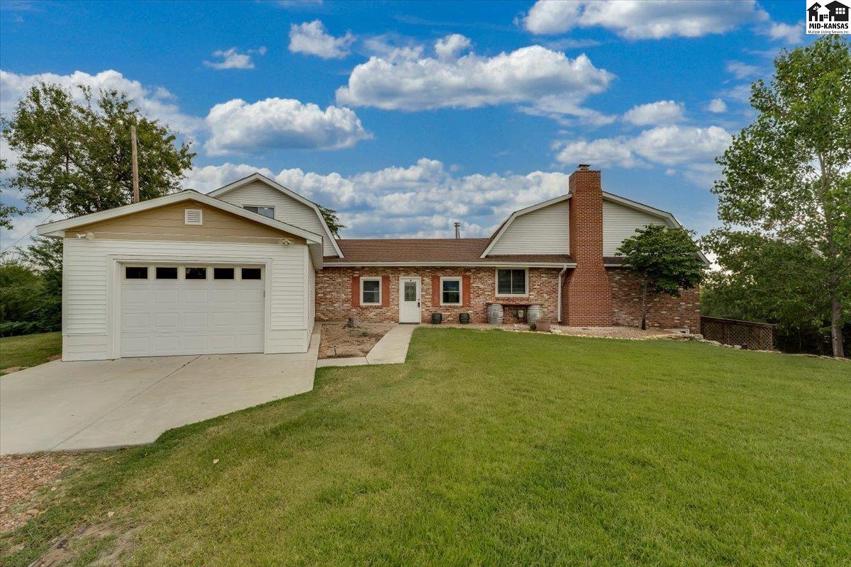 4106 N Shelburne Dr, Hutchinson, KS 67502