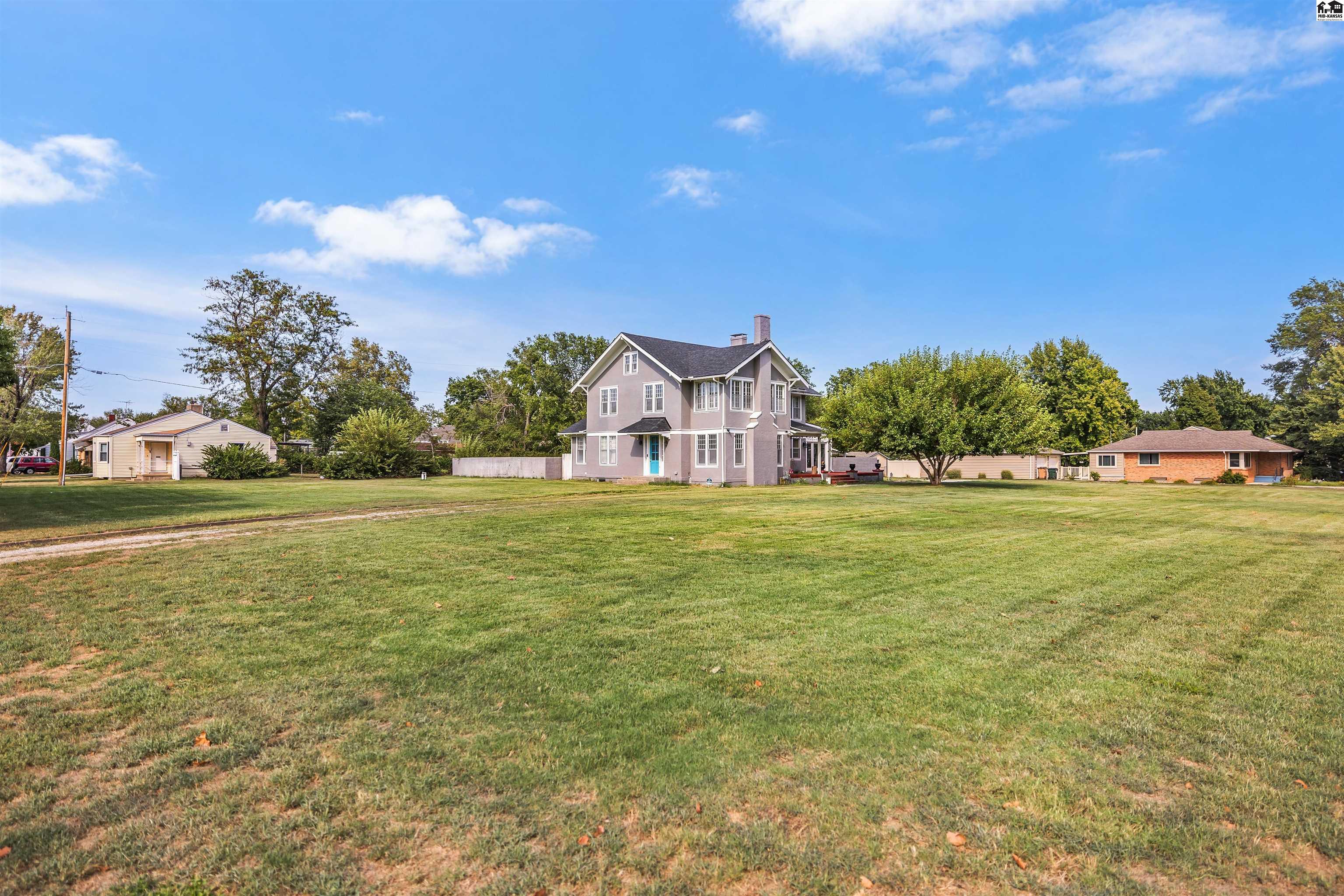 2100 N Monroe St, Hutchinson, KS 67502