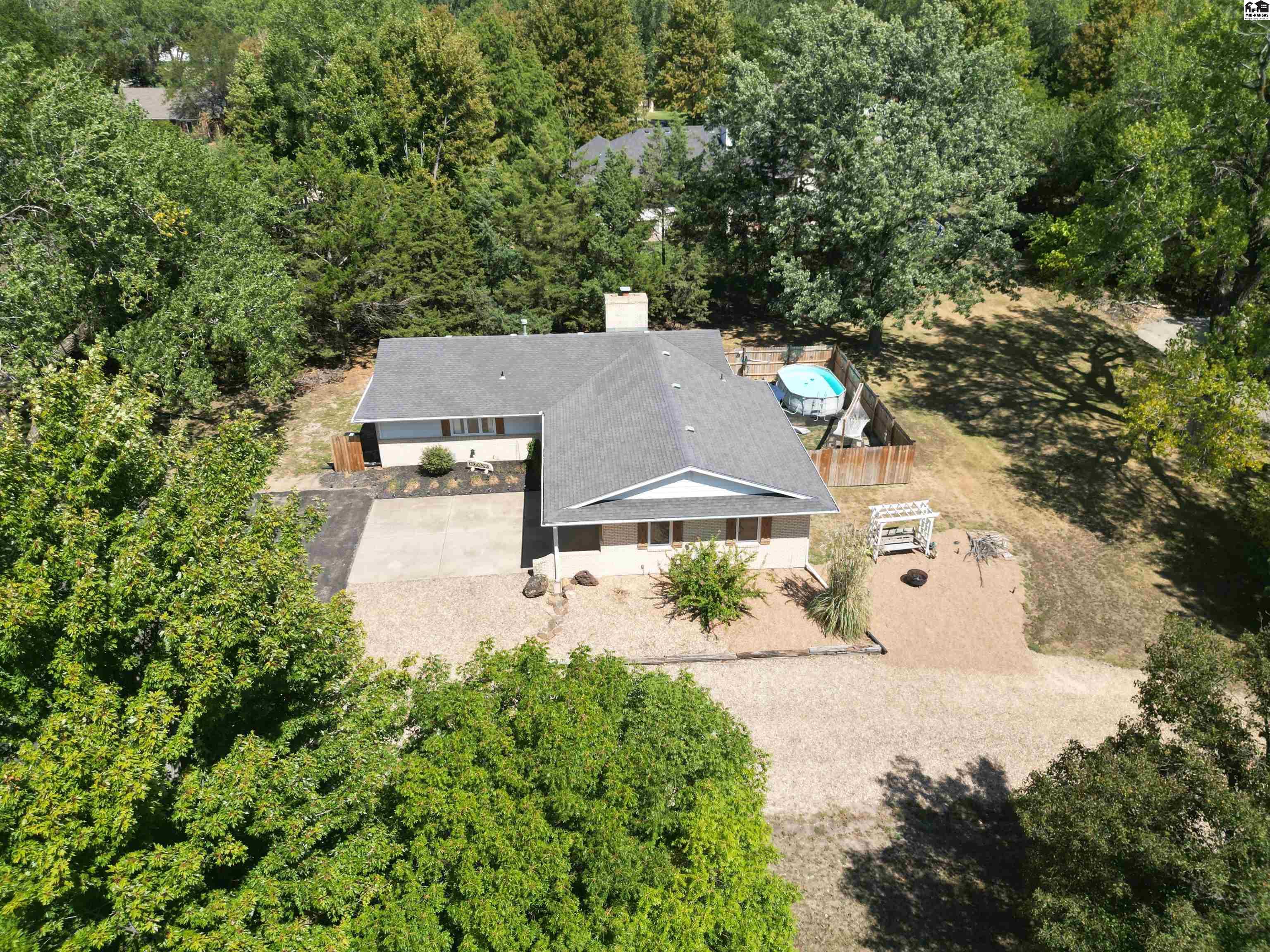 3912 Mission Dr, Hutchinson, KS 67502
