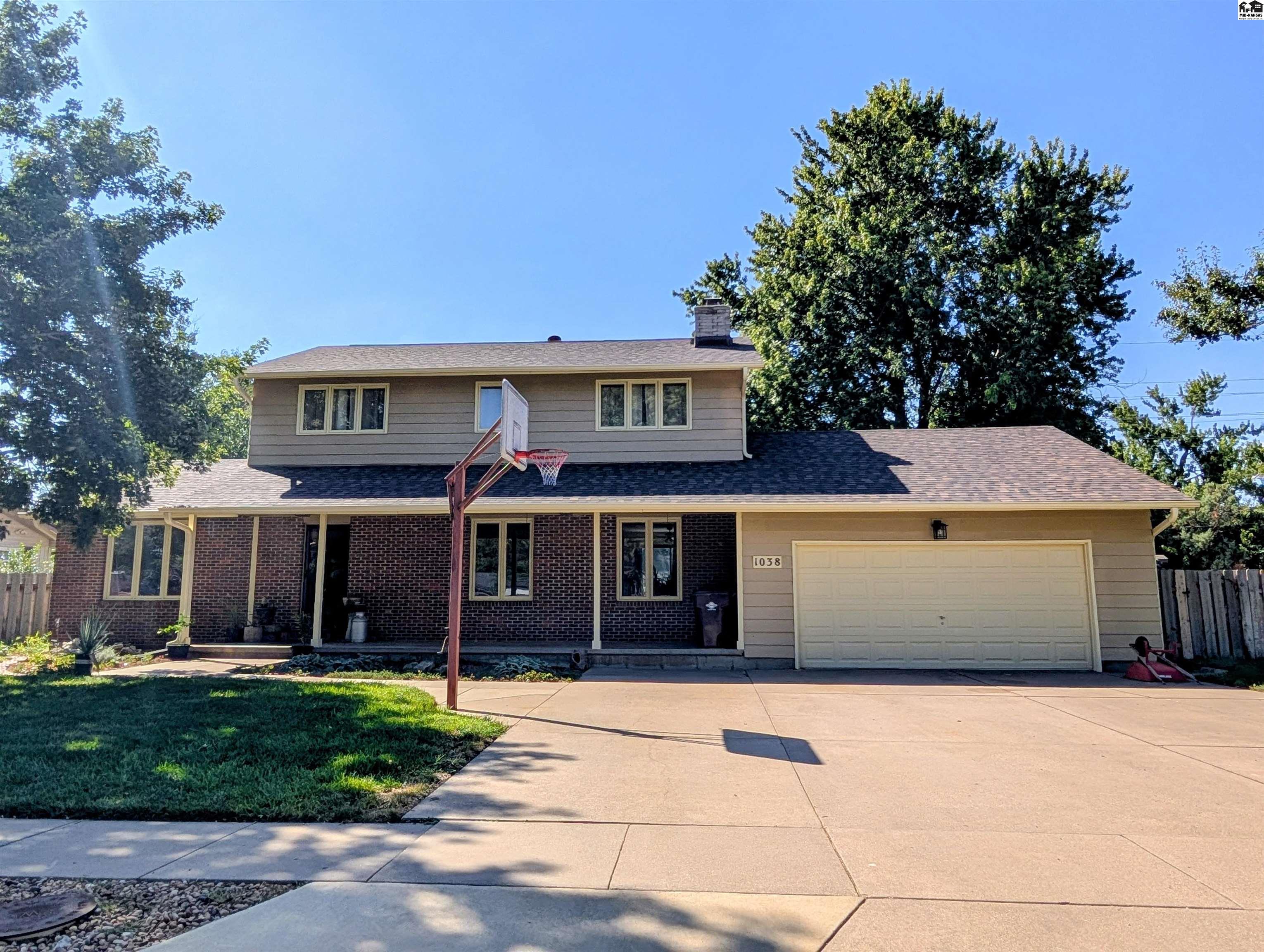 1038 Countryside Dr, Mcpherson, KS 67460