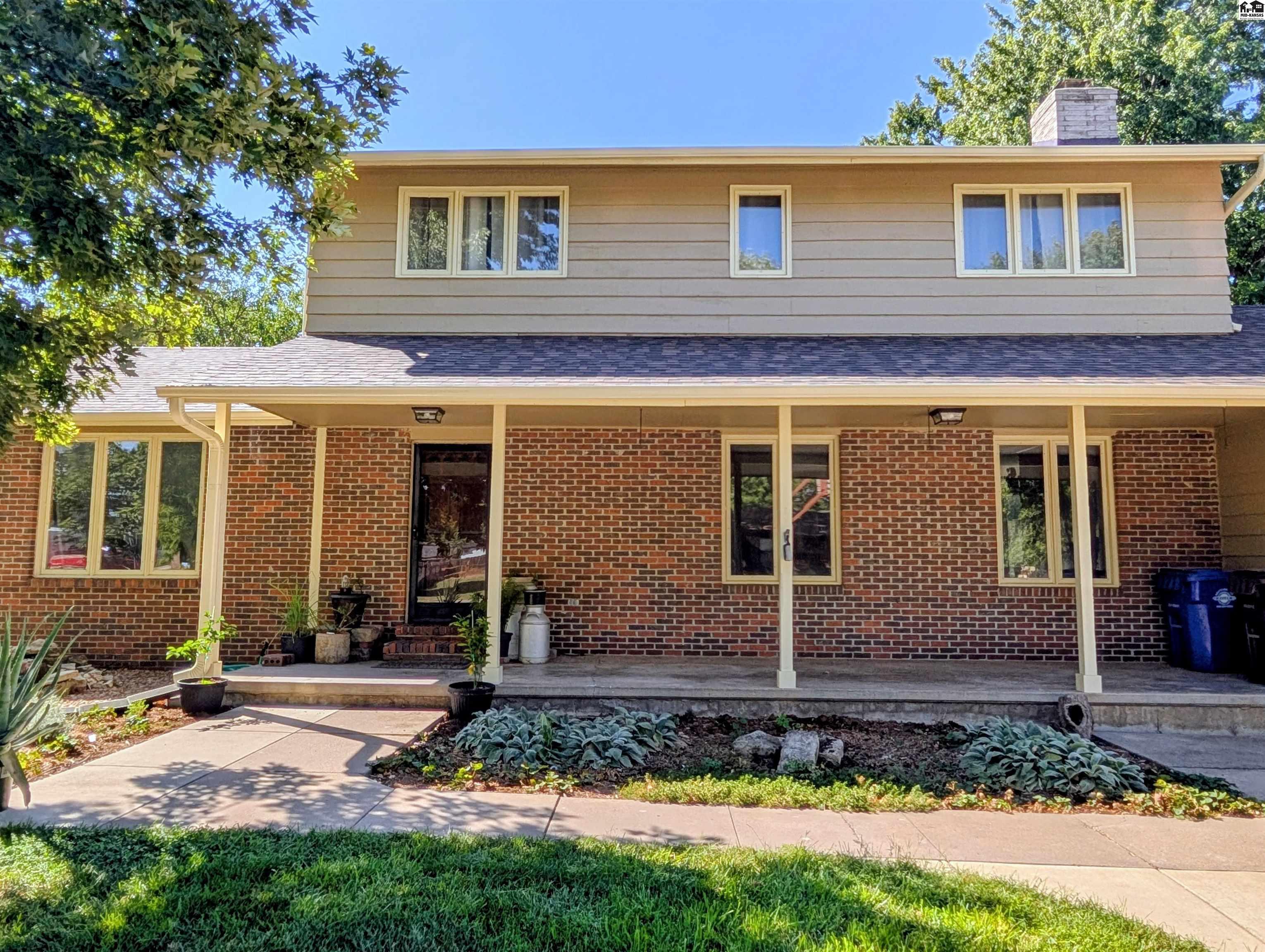1038 Countryside Dr, Mcpherson, KS 67460