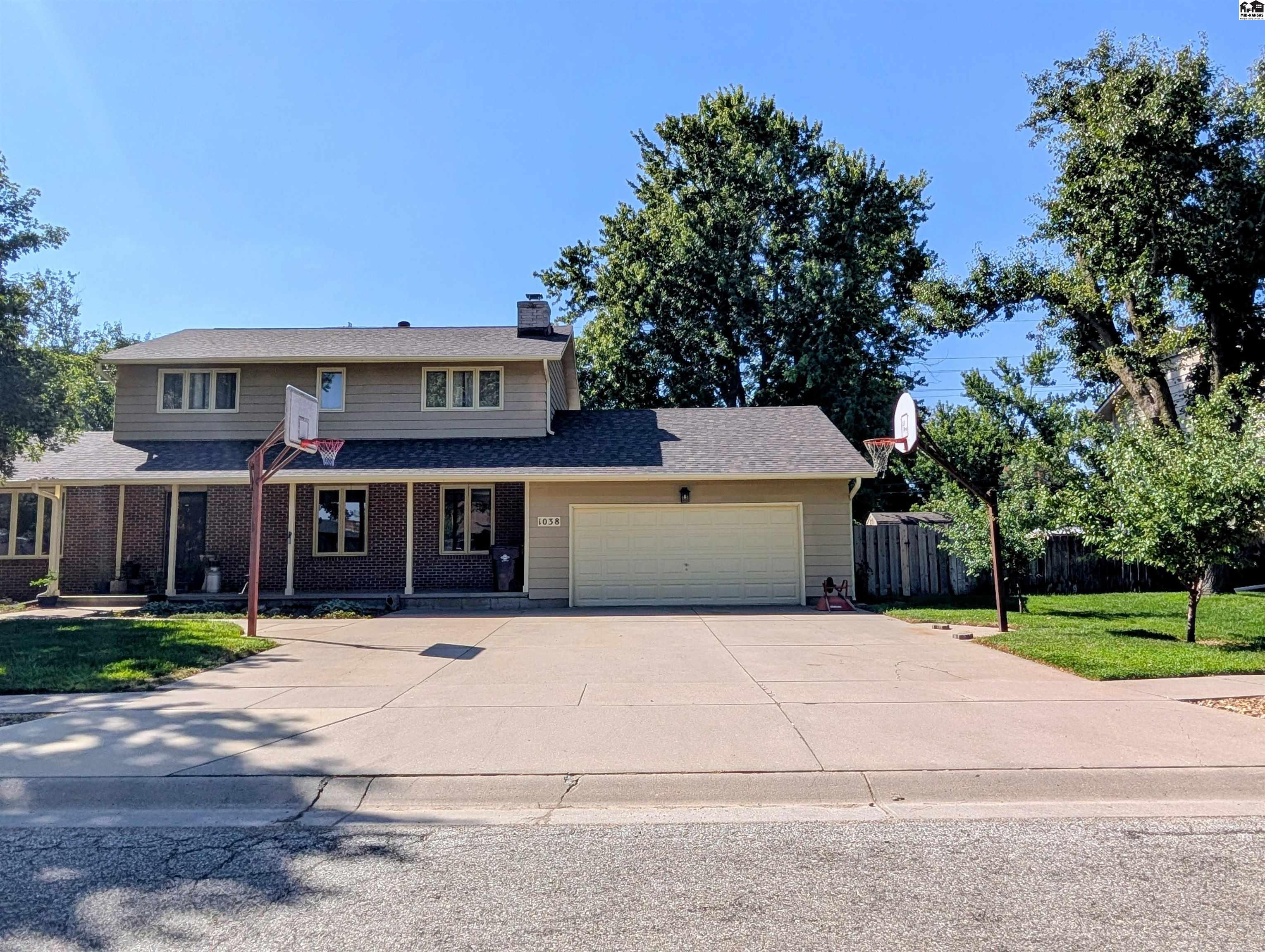 1038 Countryside Dr, Mcpherson, KS 67460