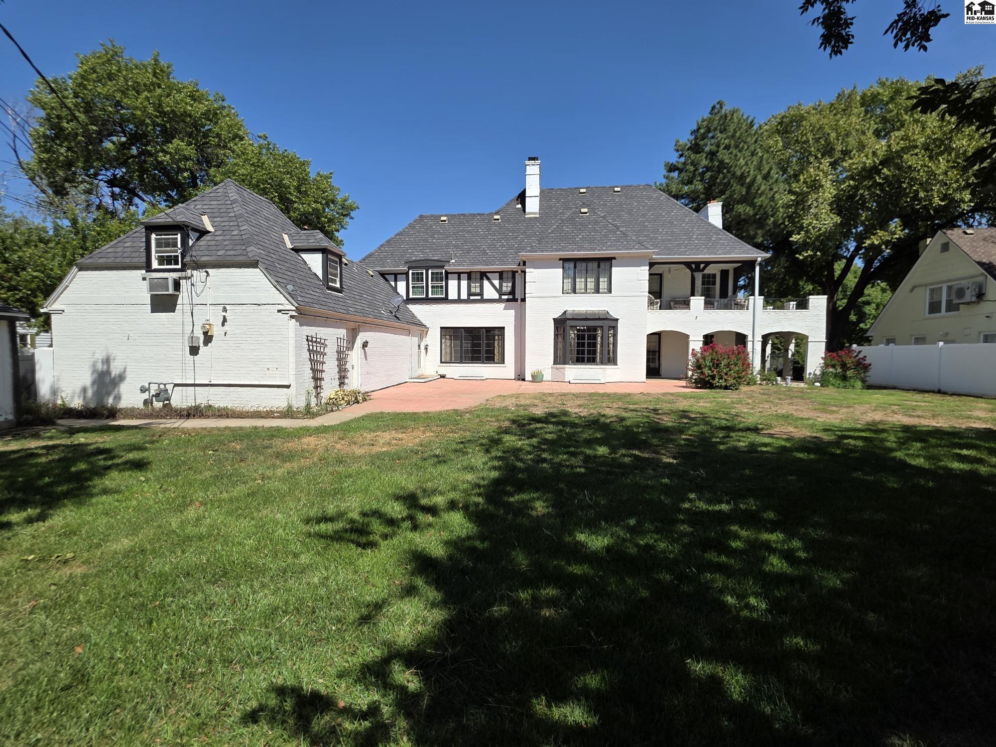 129 W 19th Ave, Hutchinson, KS 67502