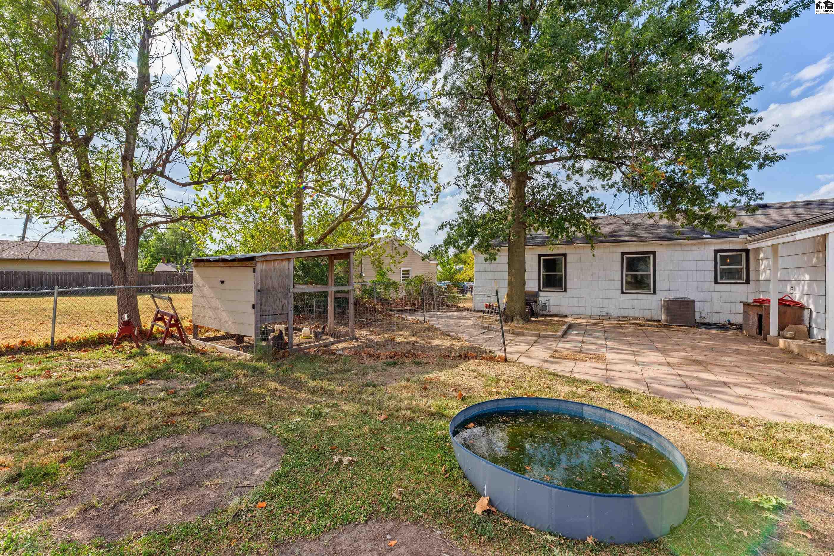 1014 College Ln, Hutchinson, KS 67501