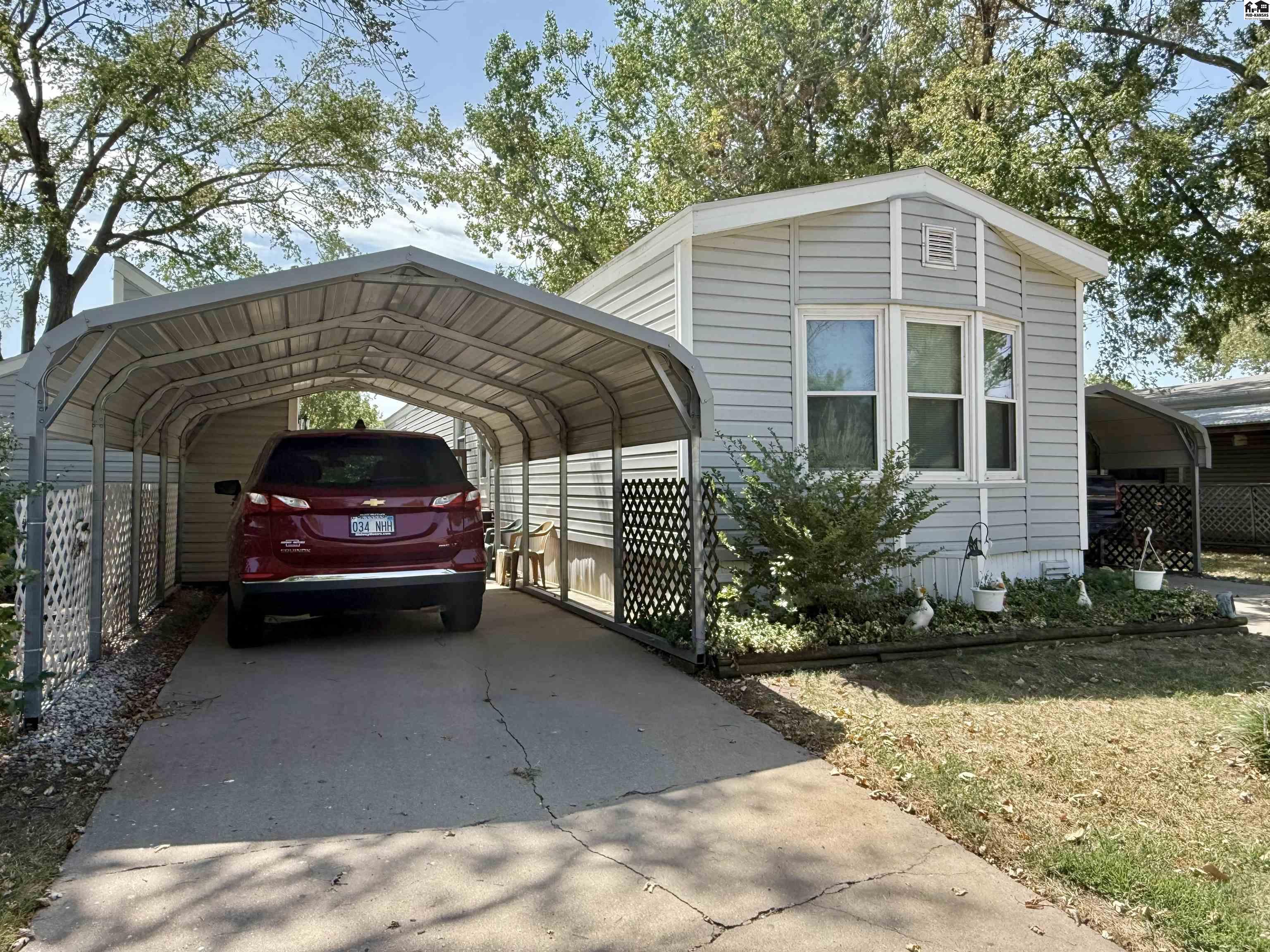204 Lakeview Dr, Mcpherson, KS 67460