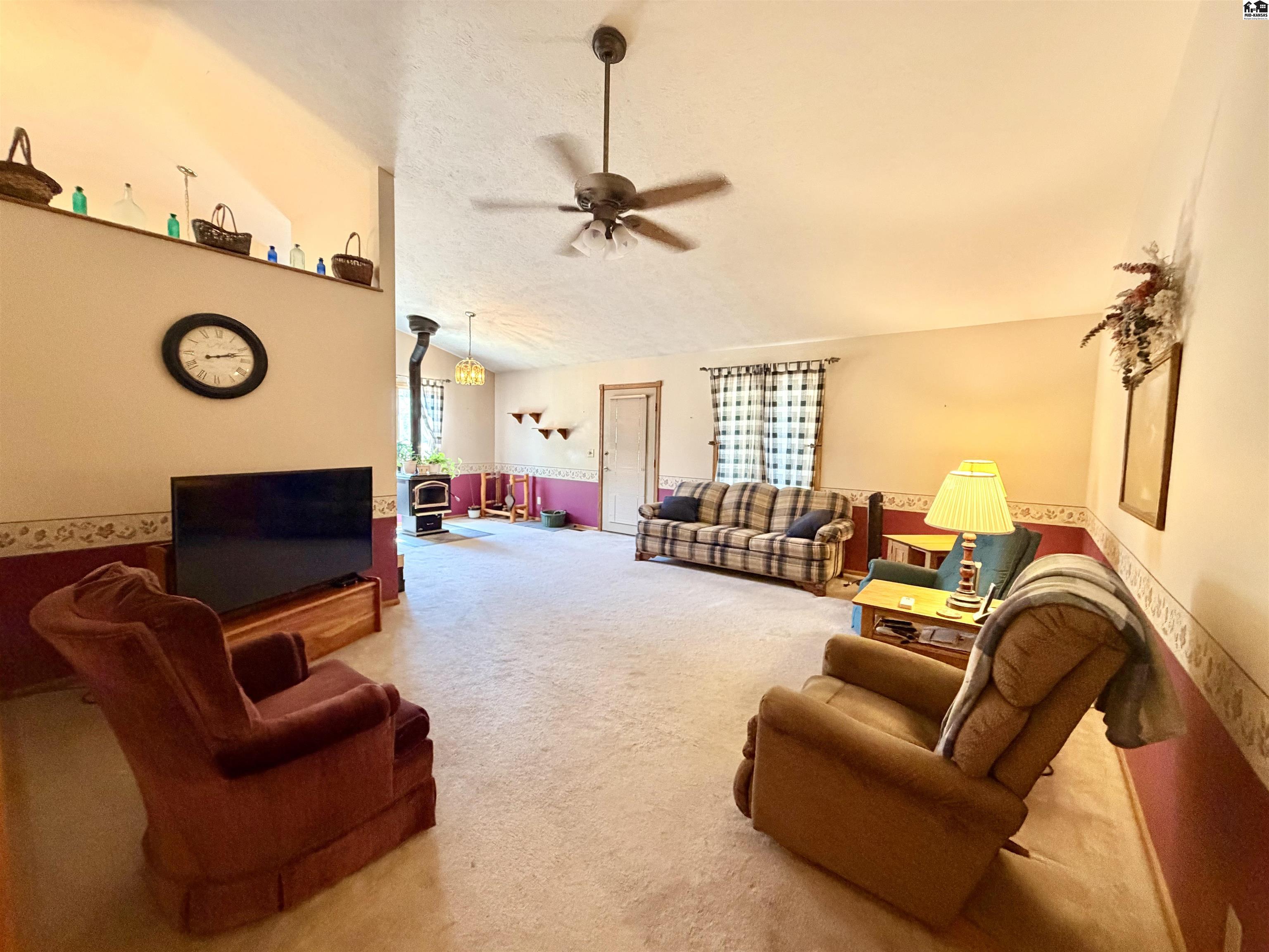 1909 Landon St, Hutchinson, KS 67502