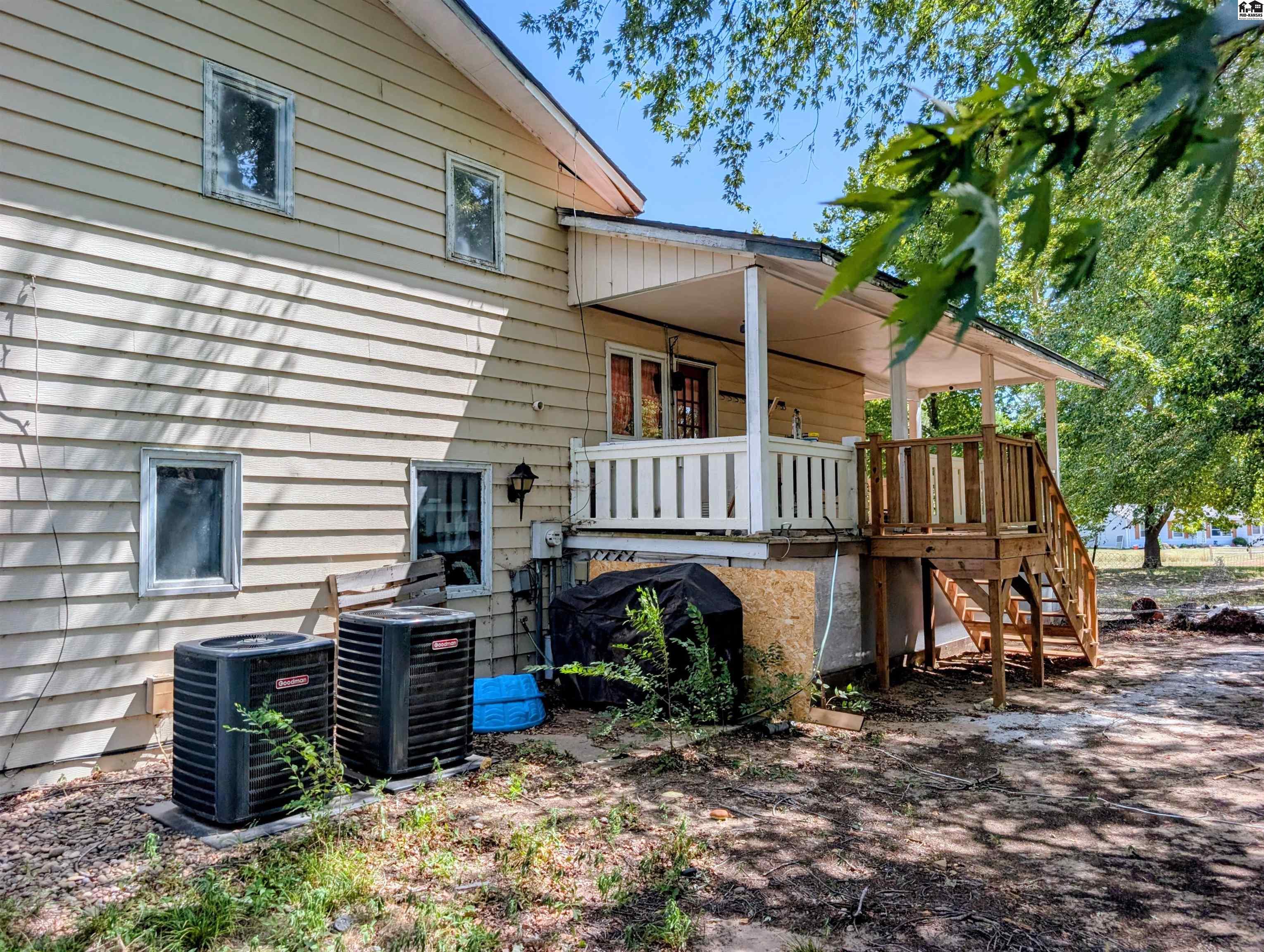 6919 N Lake Rd, Hutchinson, KS 67502