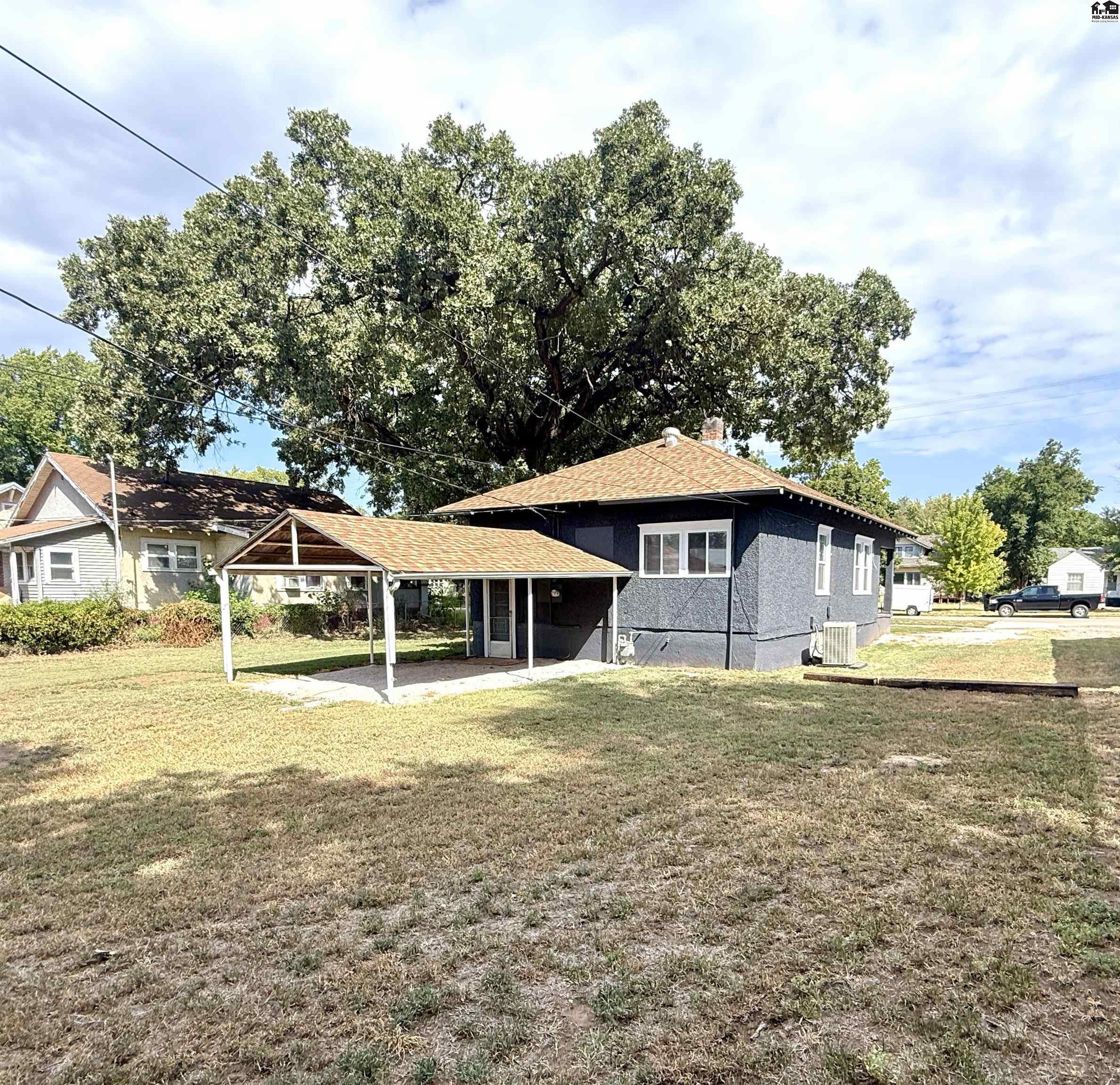 305 W Kansas Ave, Medicine Lodge, KS 67104