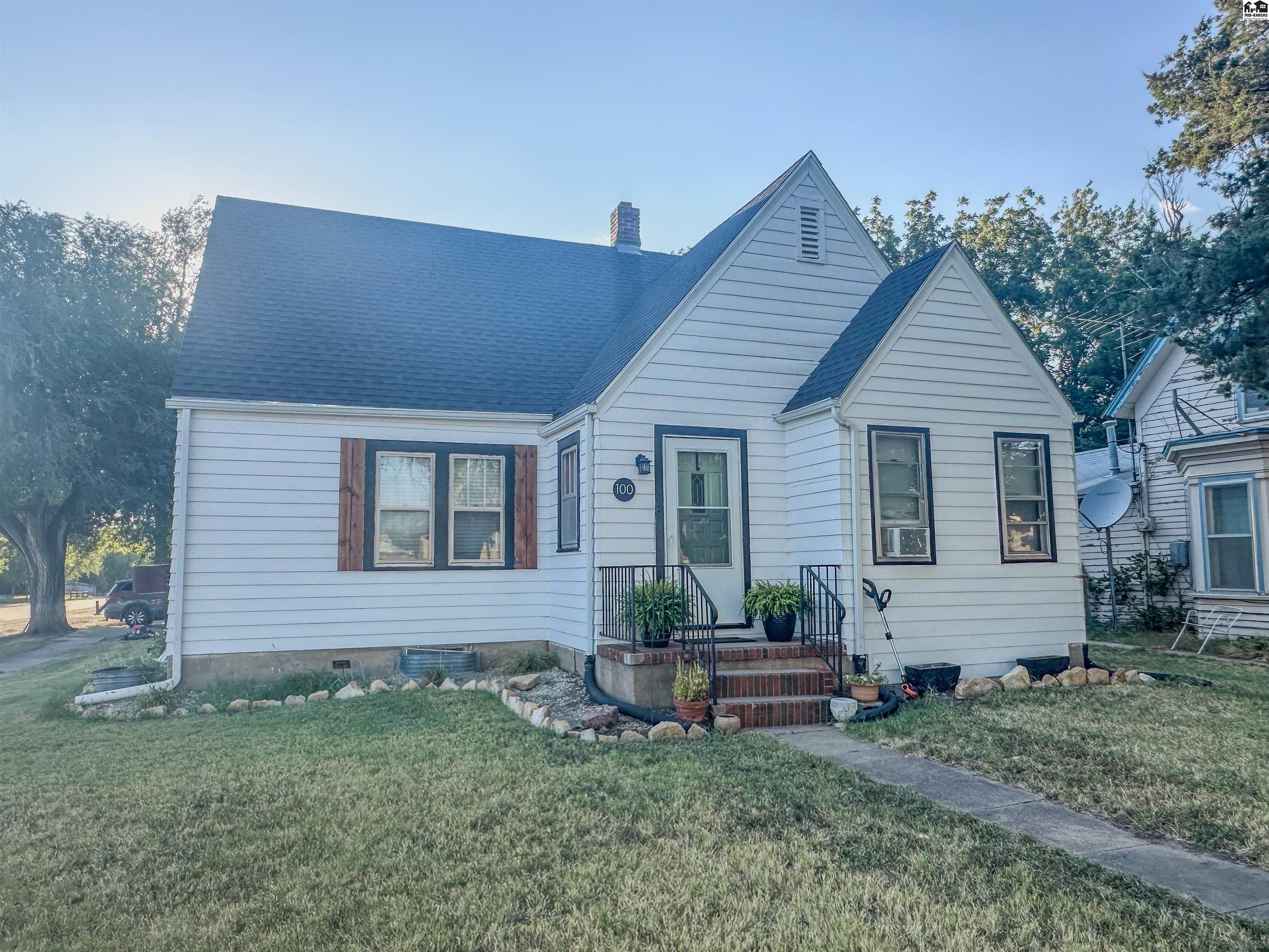 100 N 4th St, Canton, KS 67428