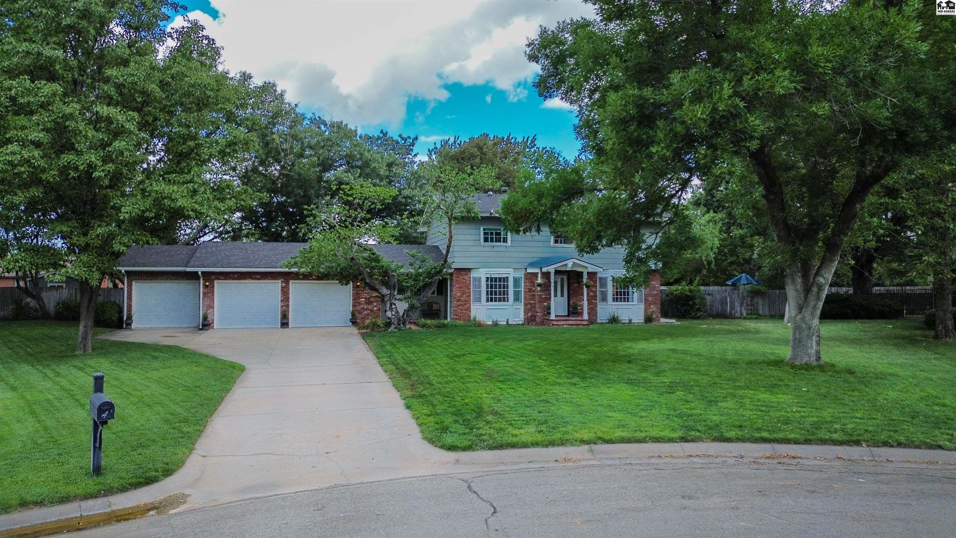 4 Hickory Ct, Newton, KS 67114