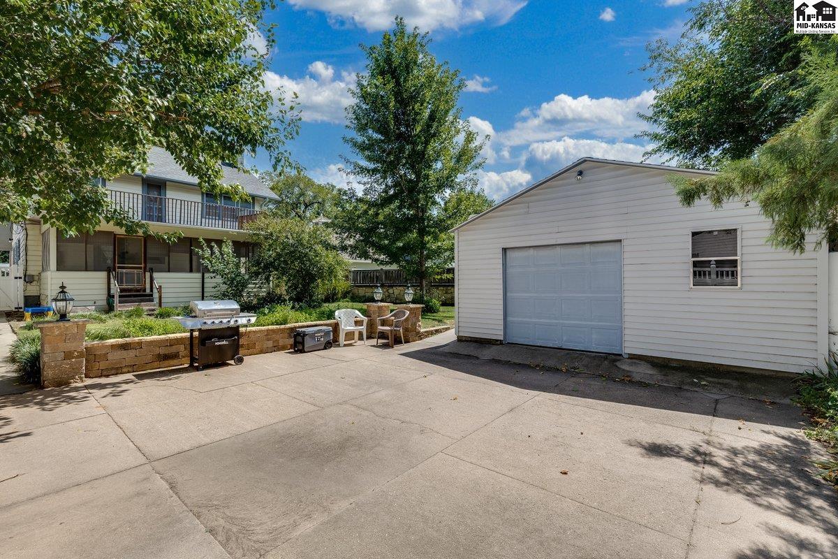 1811 N Walnut St, Hutchinson, KS 67502