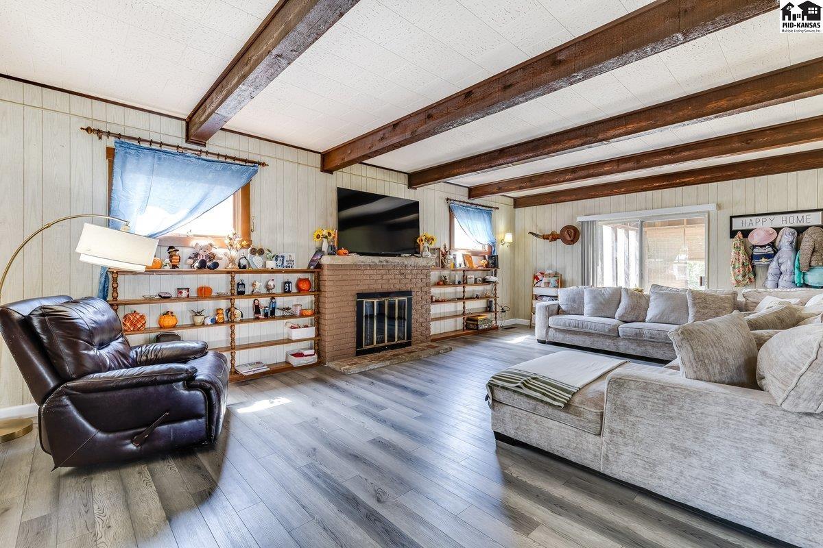 1811 N Walnut St, Hutchinson, KS 67502