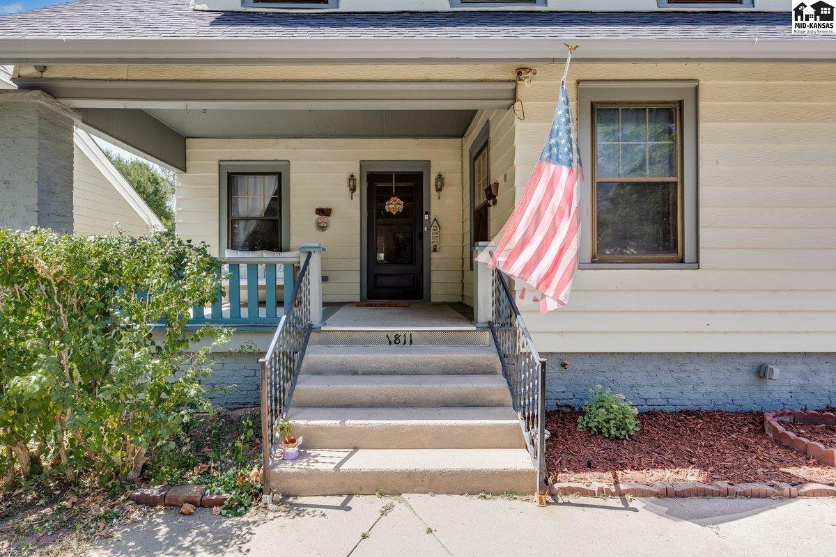 1811 N Walnut St, Hutchinson, KS 67502