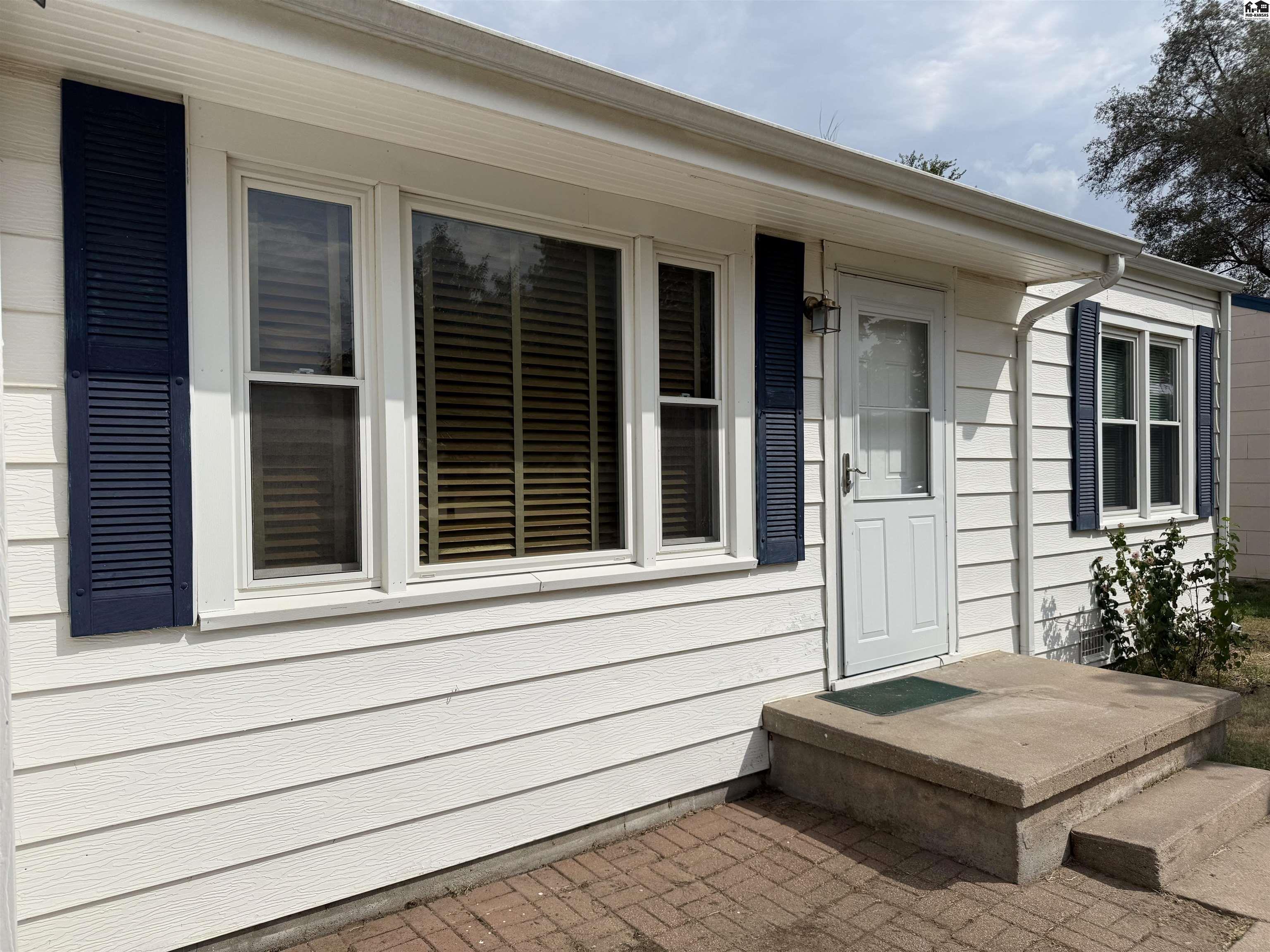 1410 N Orchard Ave, Hutchinson, KS 67501