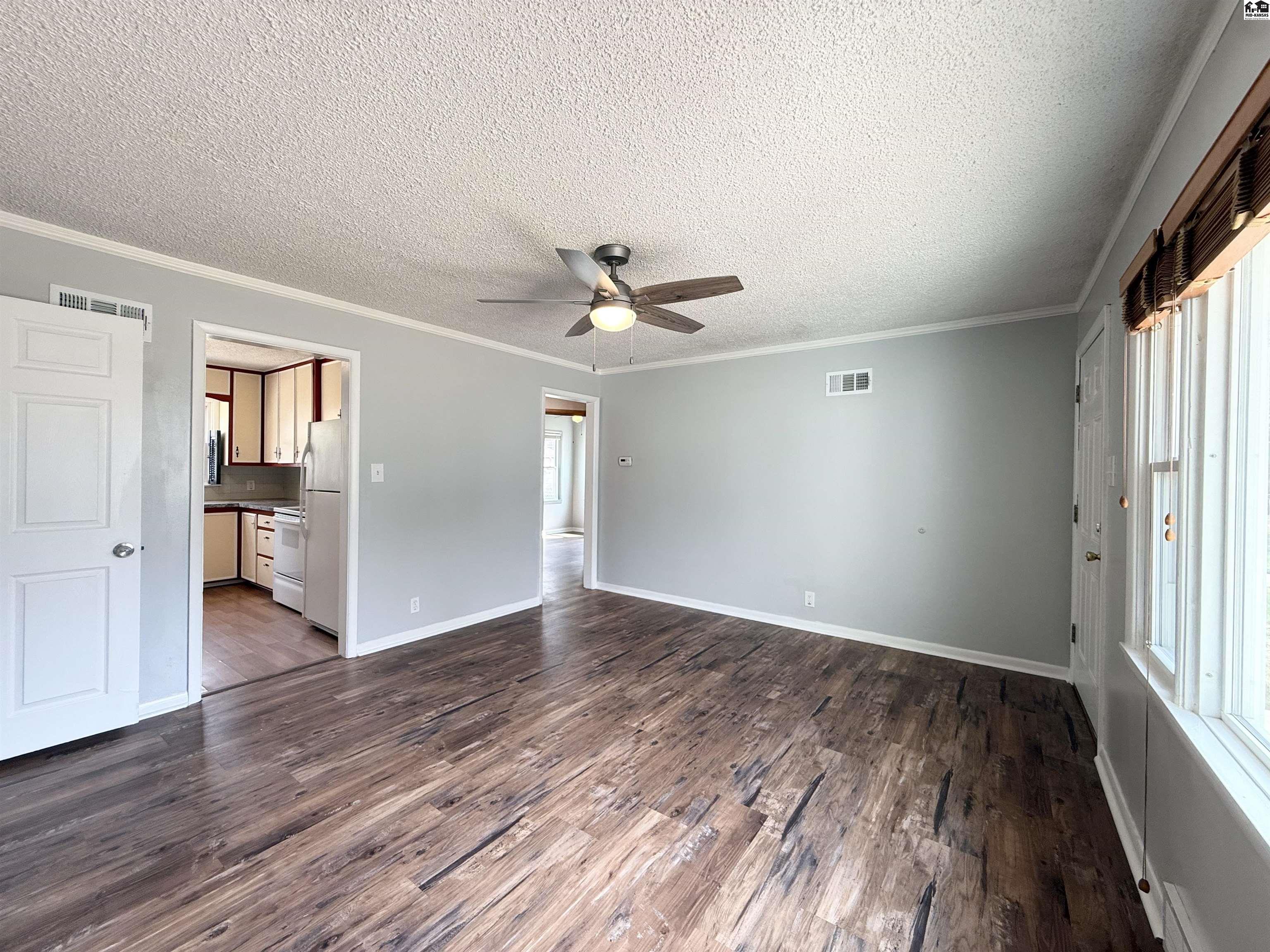 1410 N Orchard Ave, Hutchinson, KS 67501