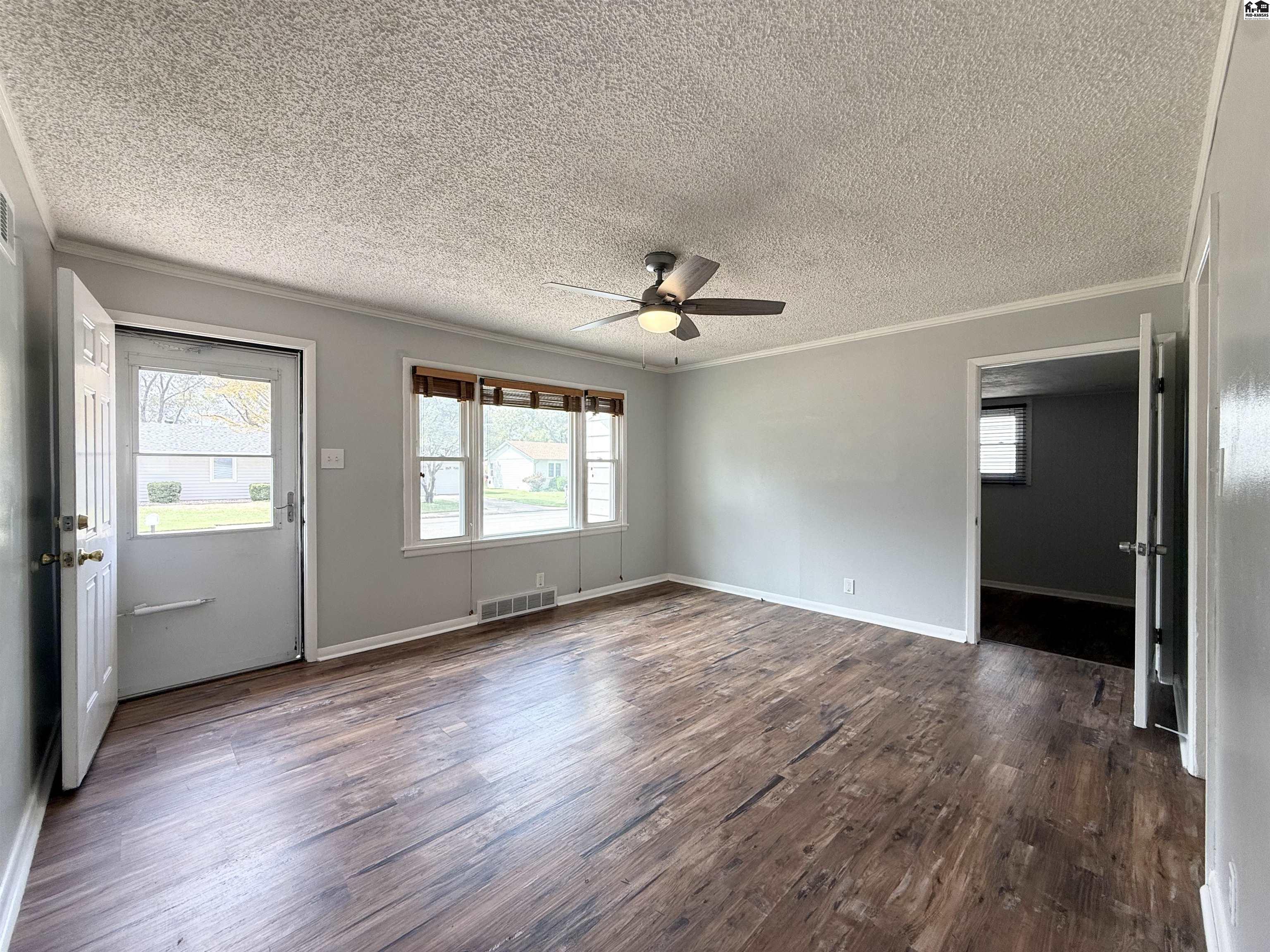 1410 N Orchard Ave, Hutchinson, KS 67501