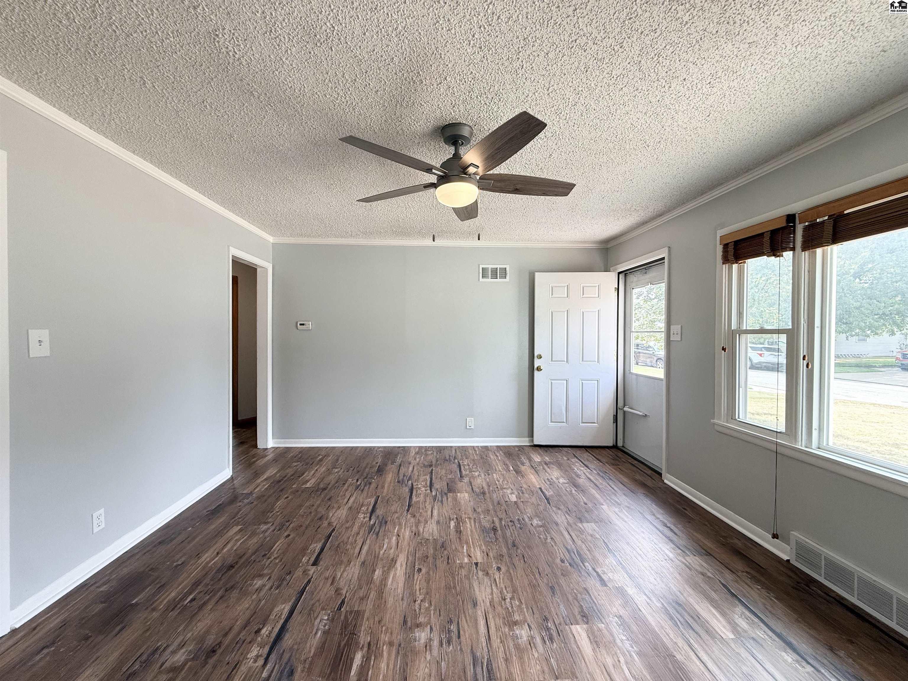 1410 N Orchard Ave, Hutchinson, KS 67501