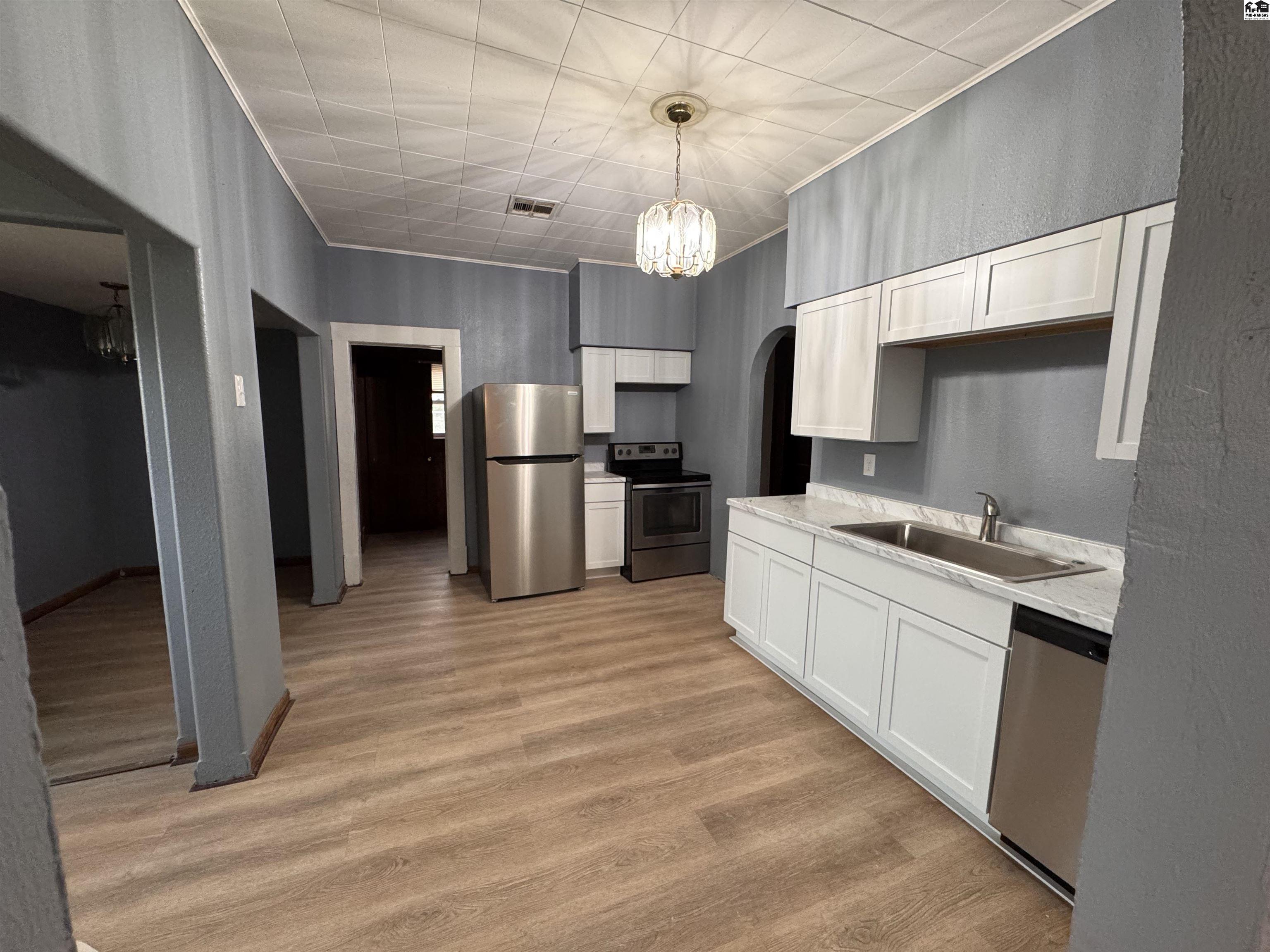 317 E Avenue A, South Hutchinson, KS 67505