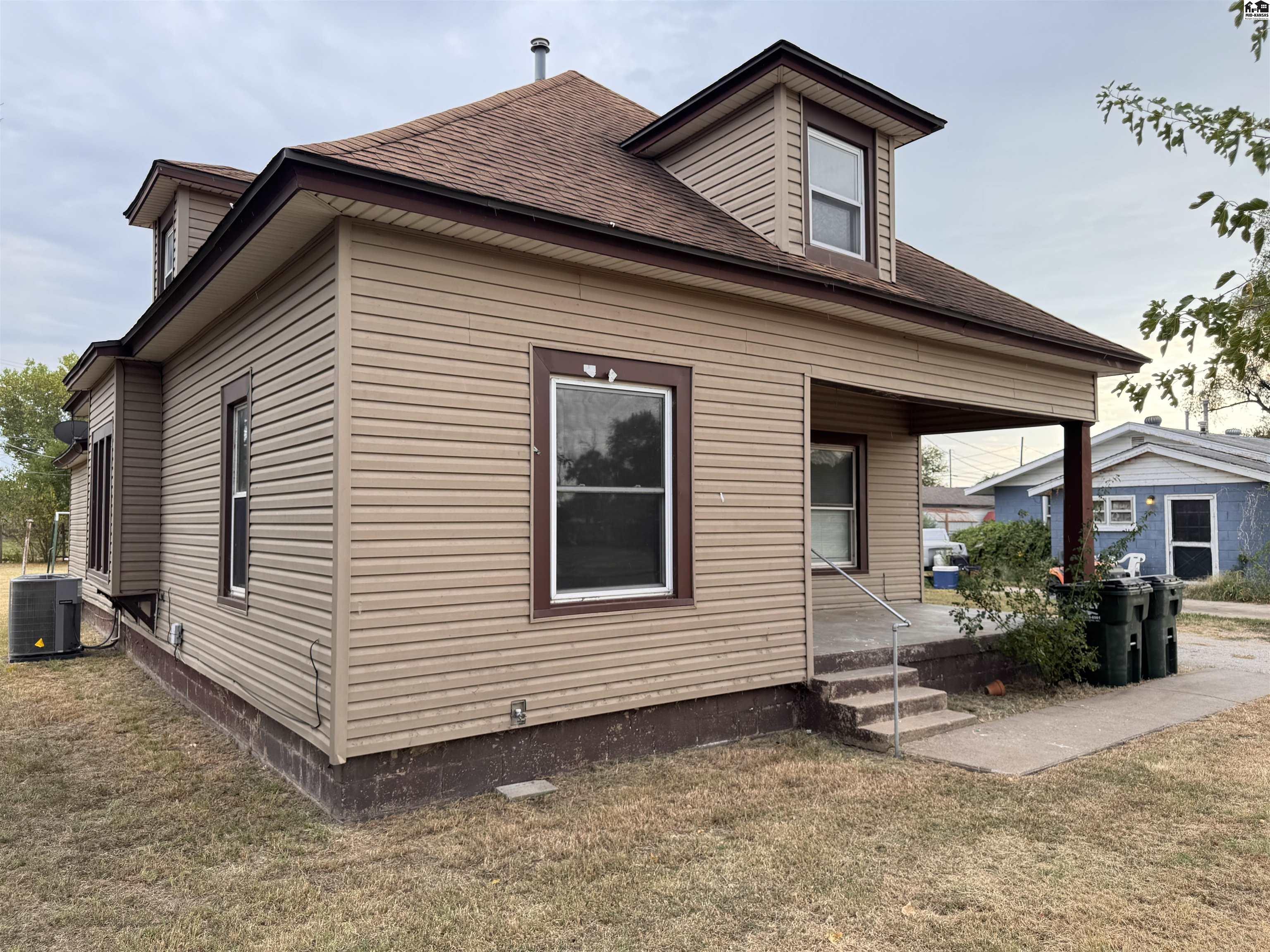 317 E Avenue A, South Hutchinson, KS 67505