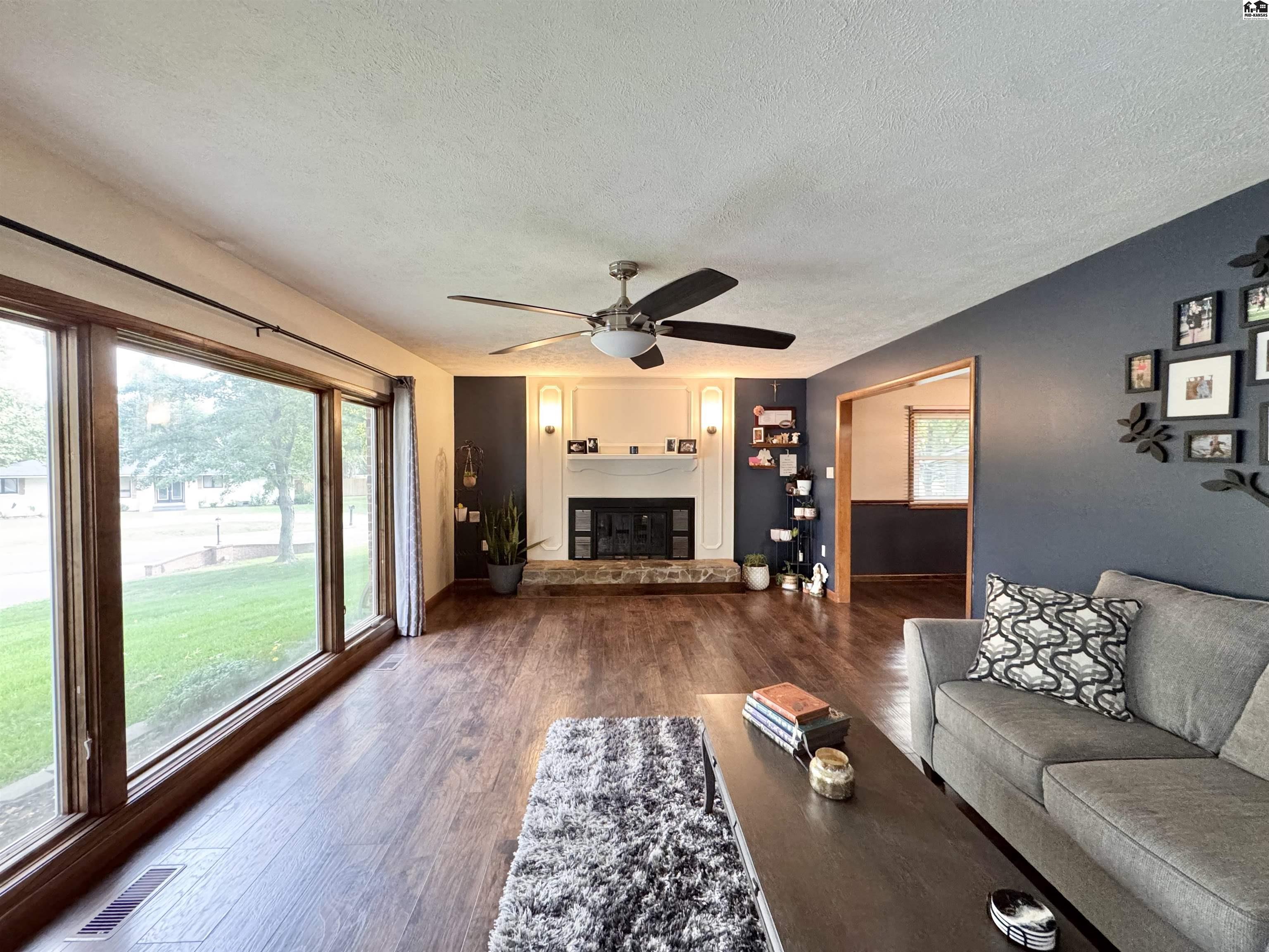 2522 E 44th Ave, Hutchinson, KS 67502