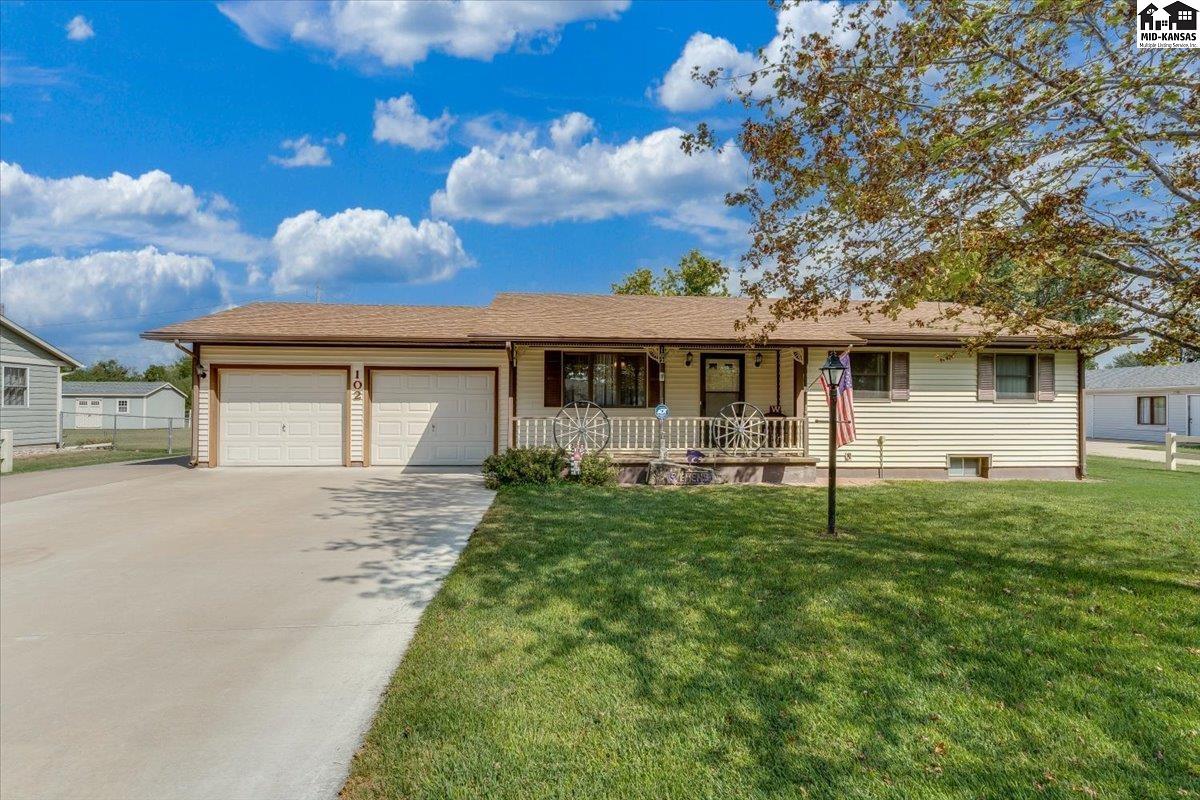 102 Robert St, Hutchinson, KS 67502