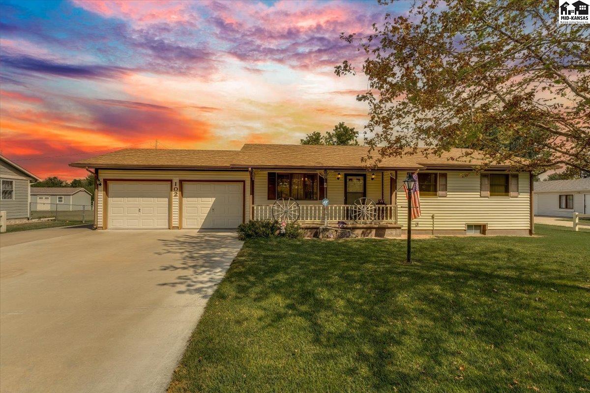 102 Robert St, Hutchinson, KS 67502