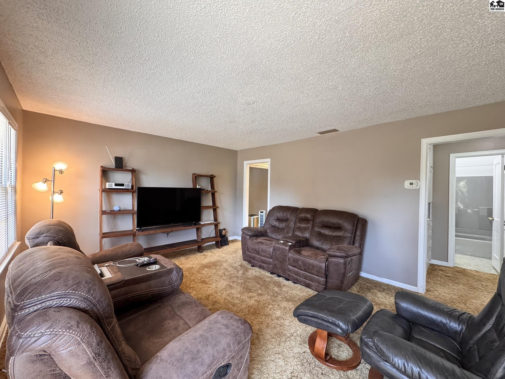 916 E 8th Ave, Hutchinson, KS 67501