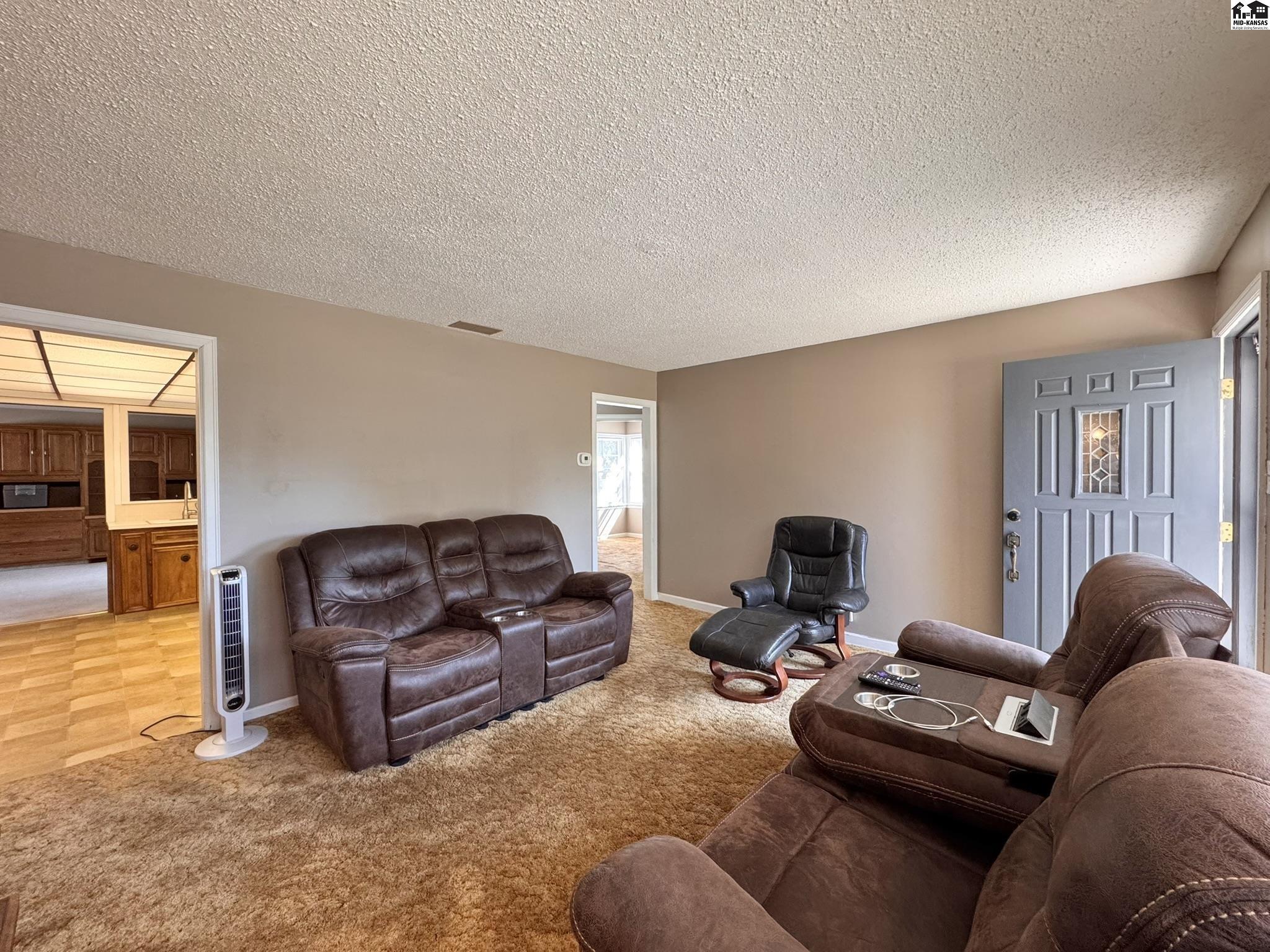 916 E 8th Ave, Hutchinson, KS 67501